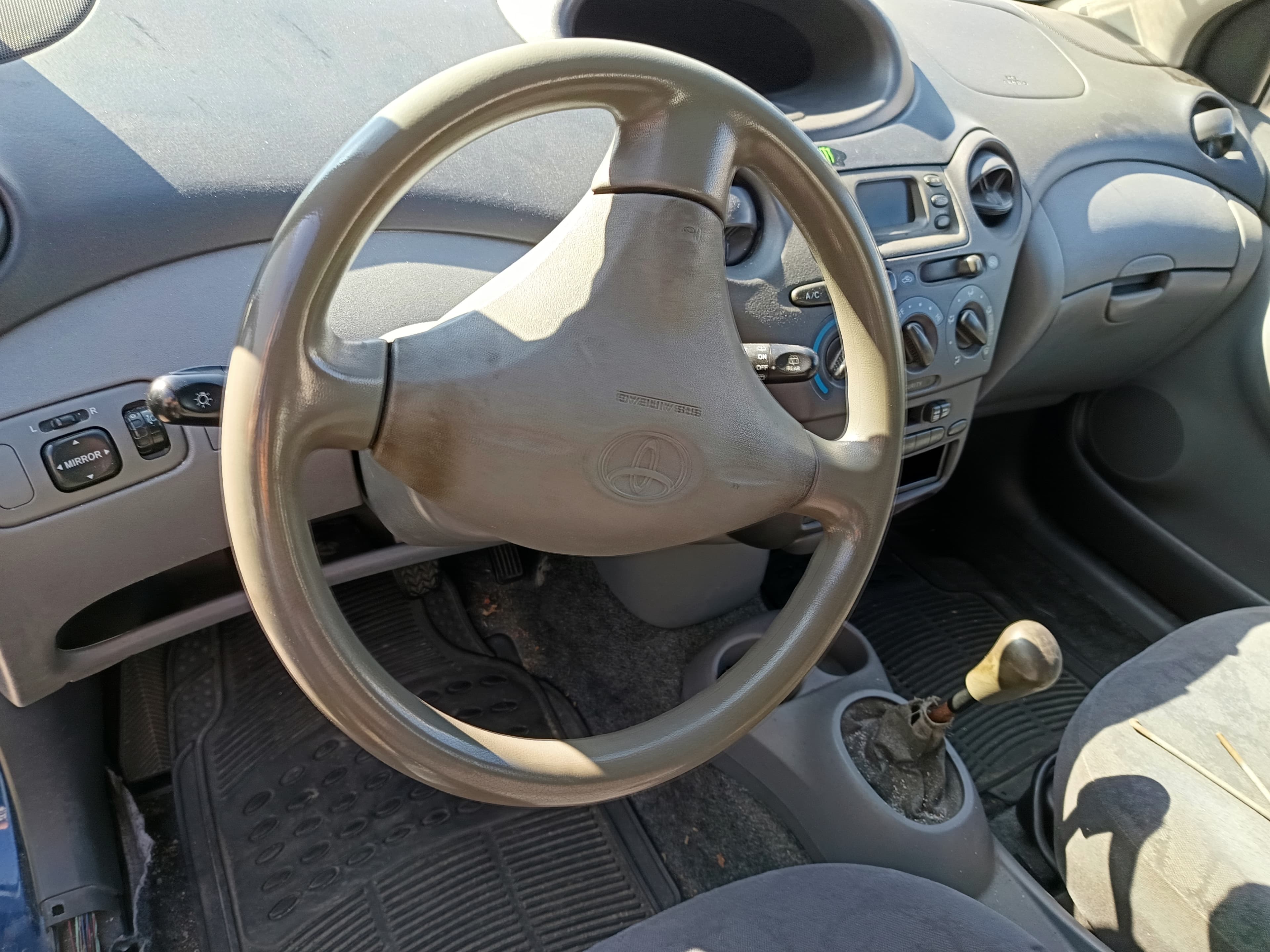 Toyota Yaris · Ano 2003 — imagem 25