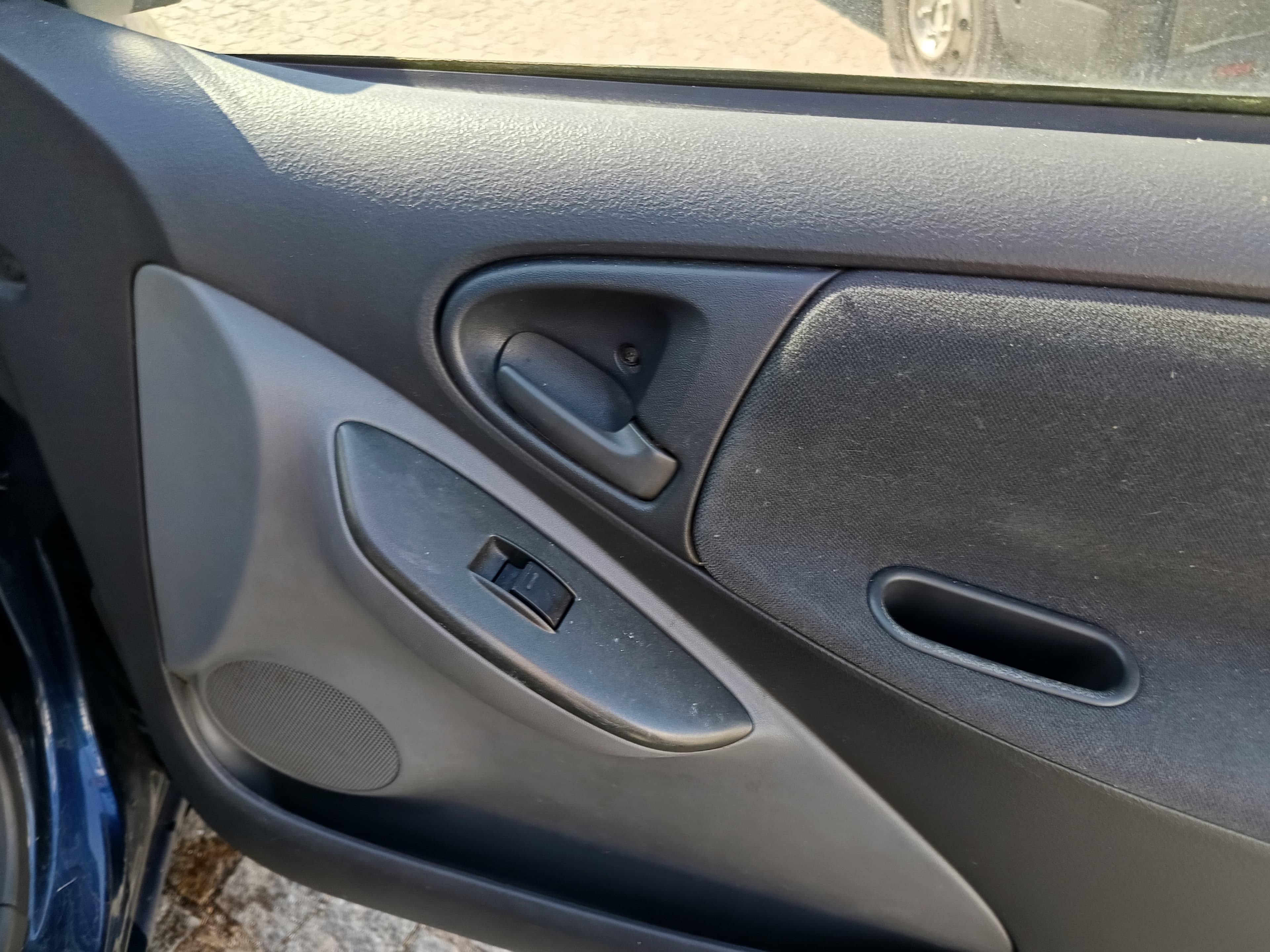 Toyota Yaris · Ano 2003 — imagem 19