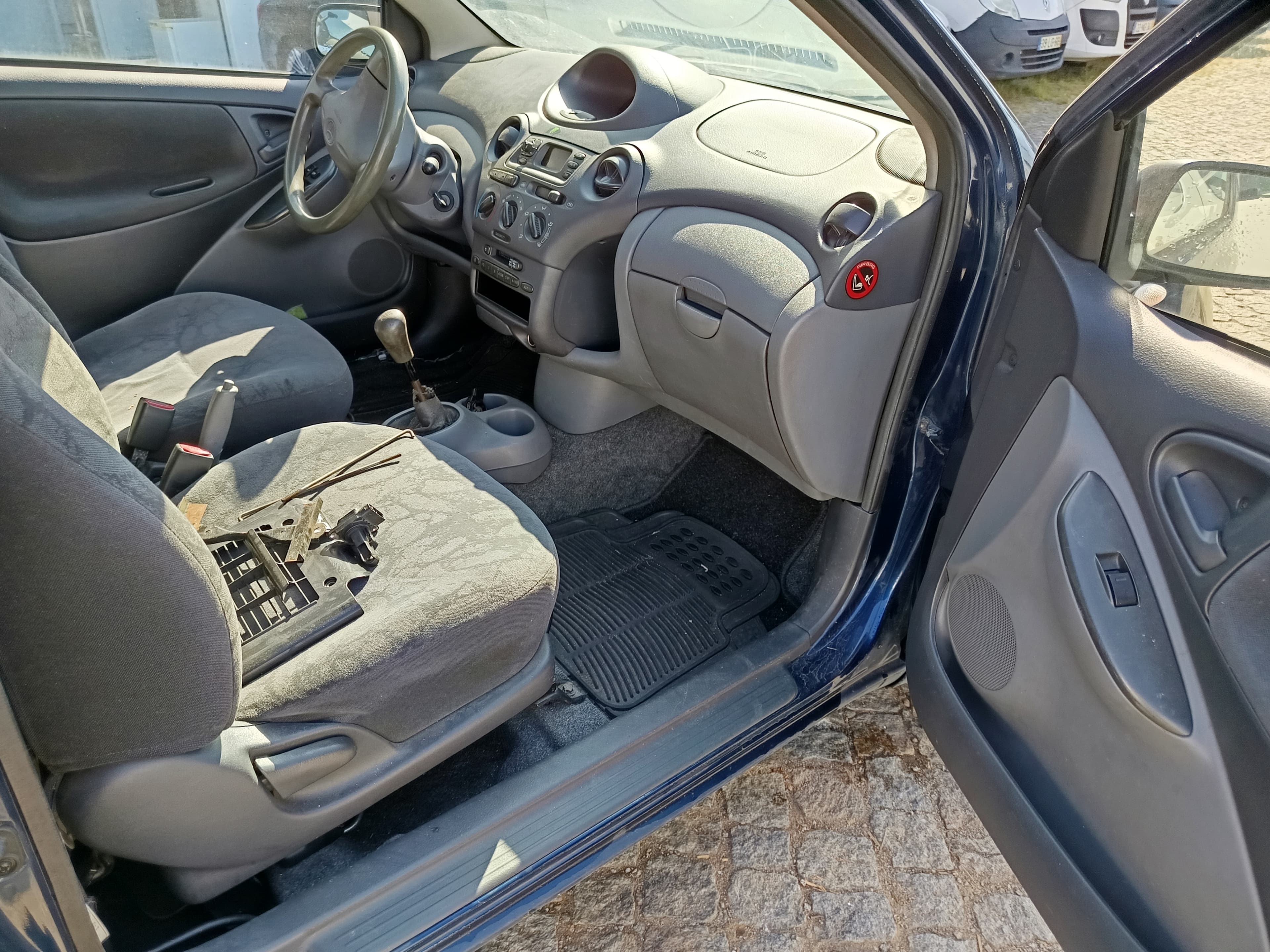 Toyota Yaris · Ano 2003 — imagem 18