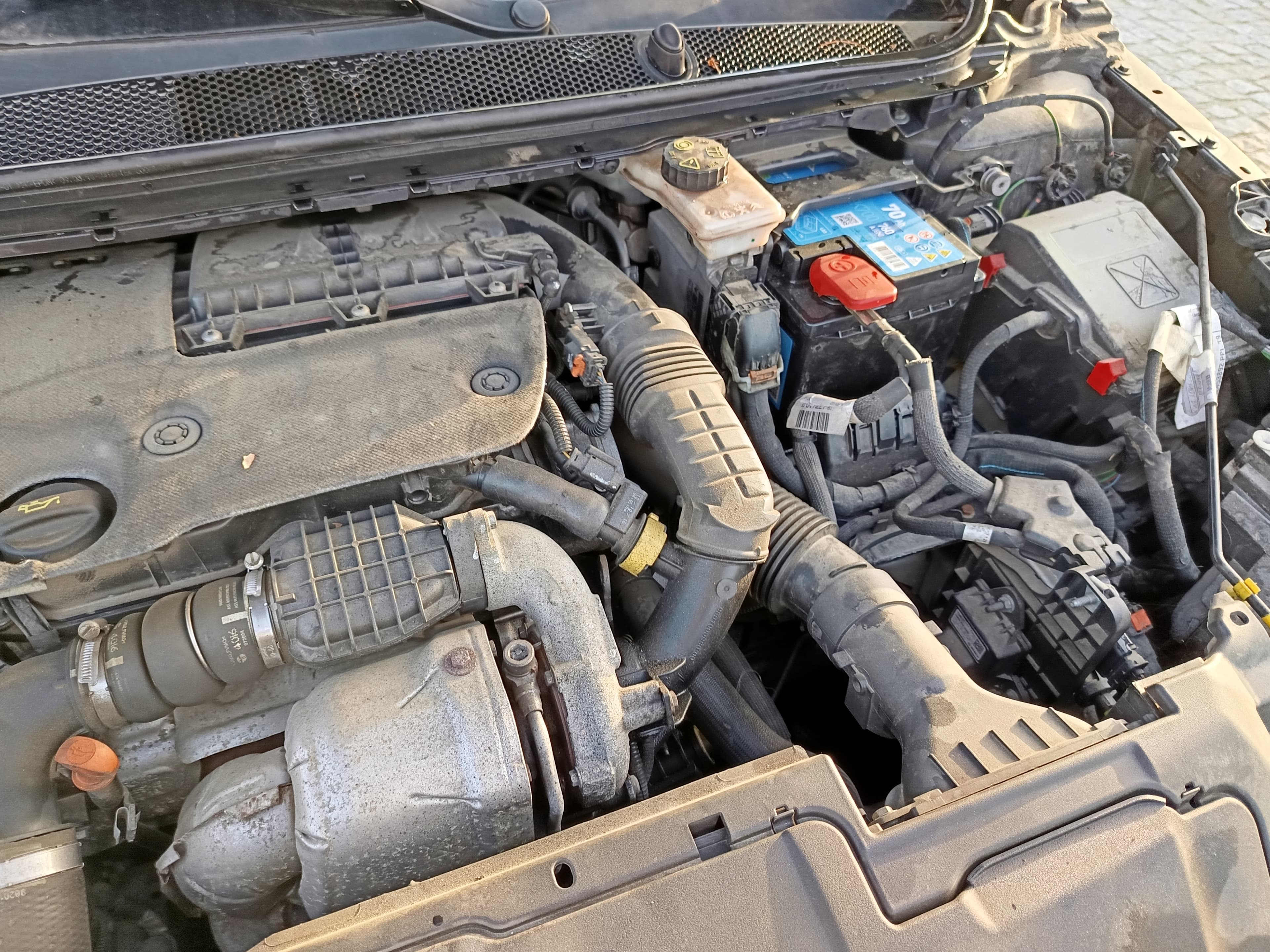 Peugeot 308 1.6 BlueHDi · Ano 2016 — image 18