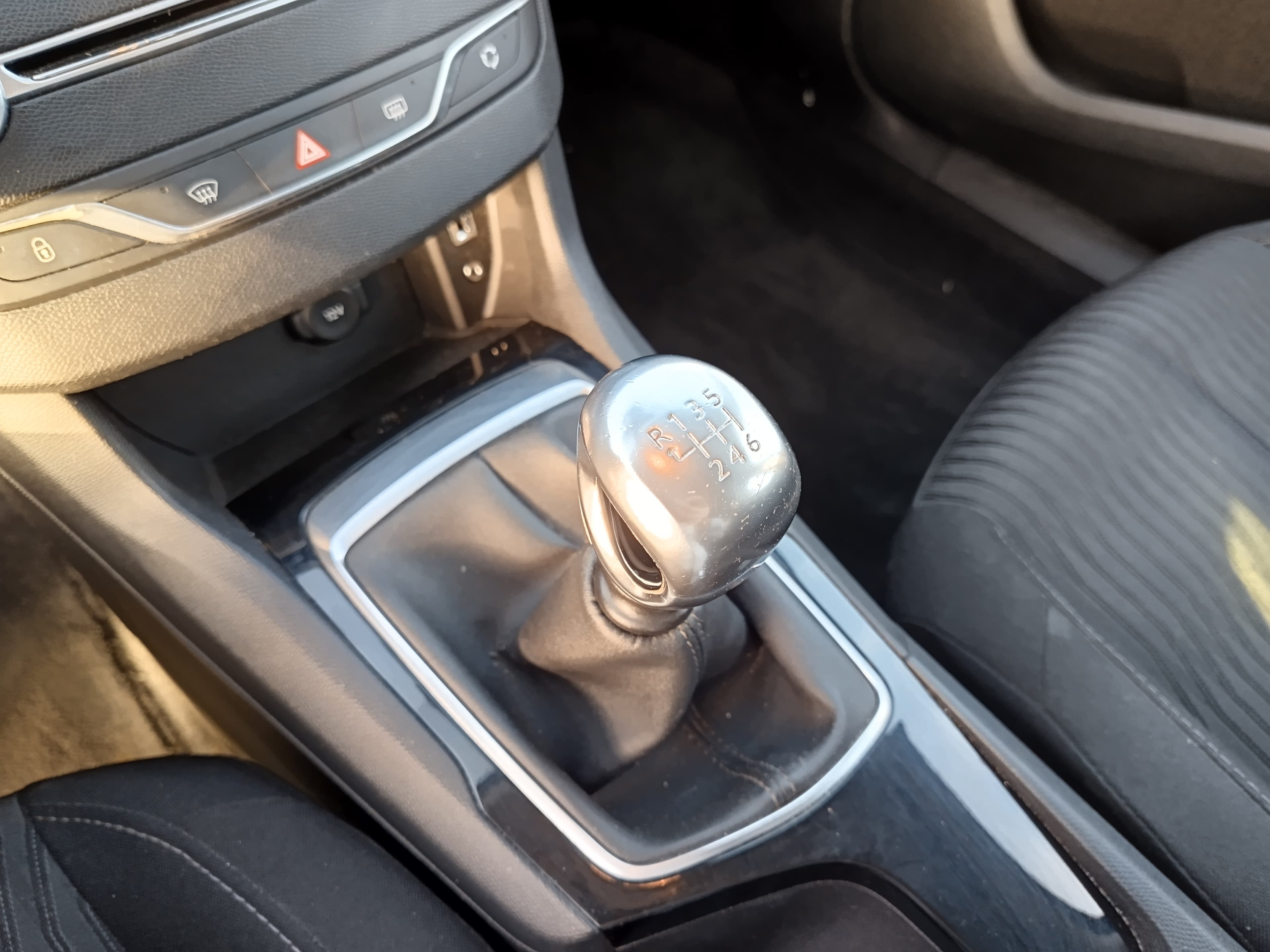 Peugeot 308 1.6 BlueHDi · Ano 2016 — image 39
