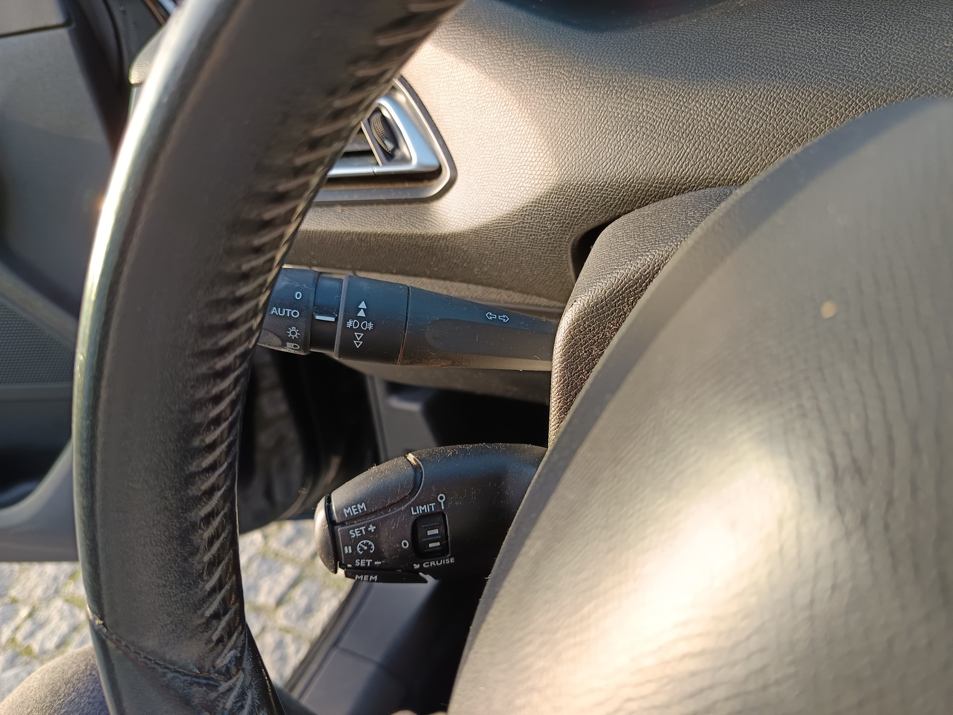 Peugeot 308 1.6 BlueHDi · Ano 2016 — image 43