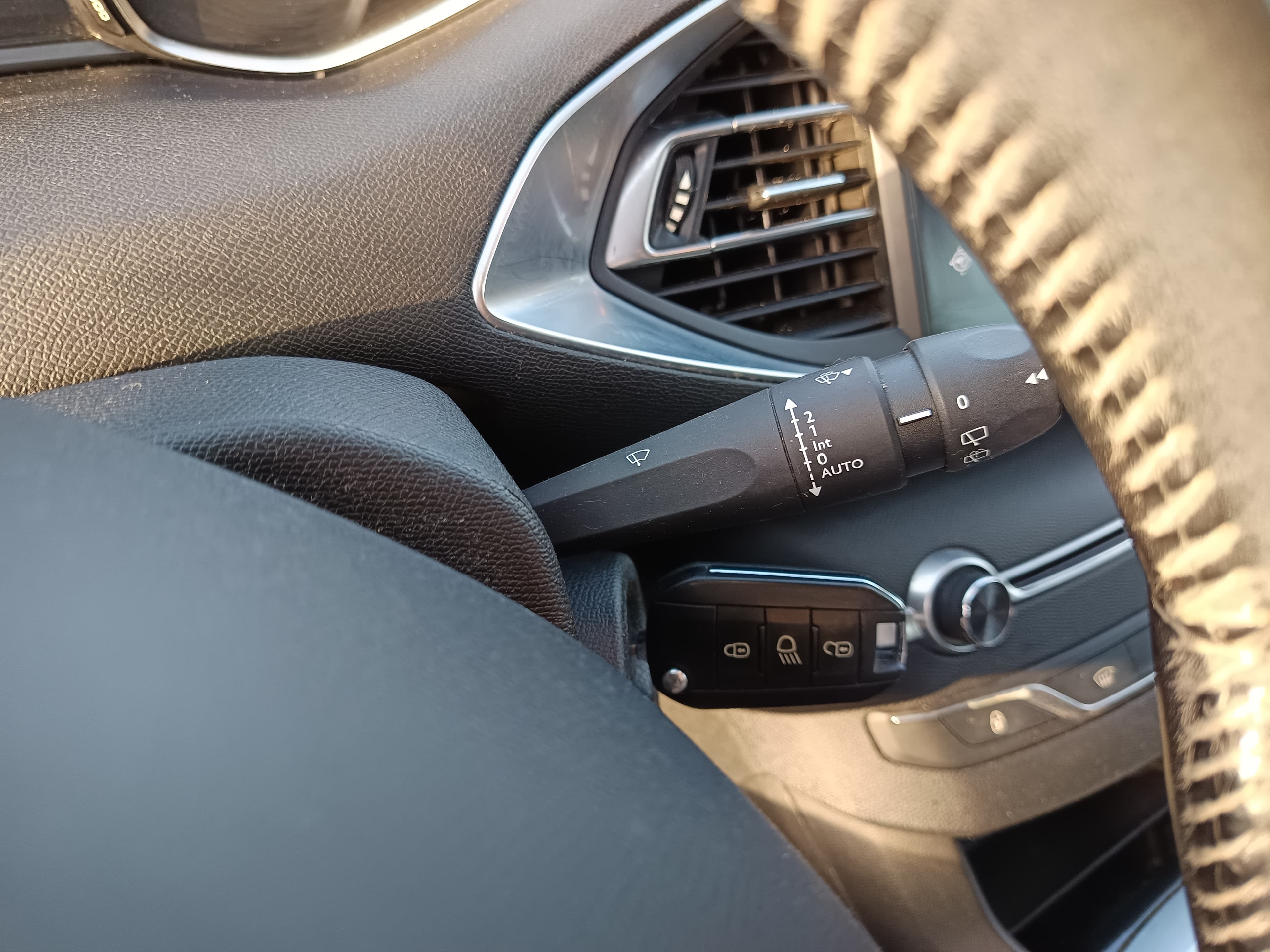 Peugeot 308 1.6 BlueHDi · Ano 2016 — image 42