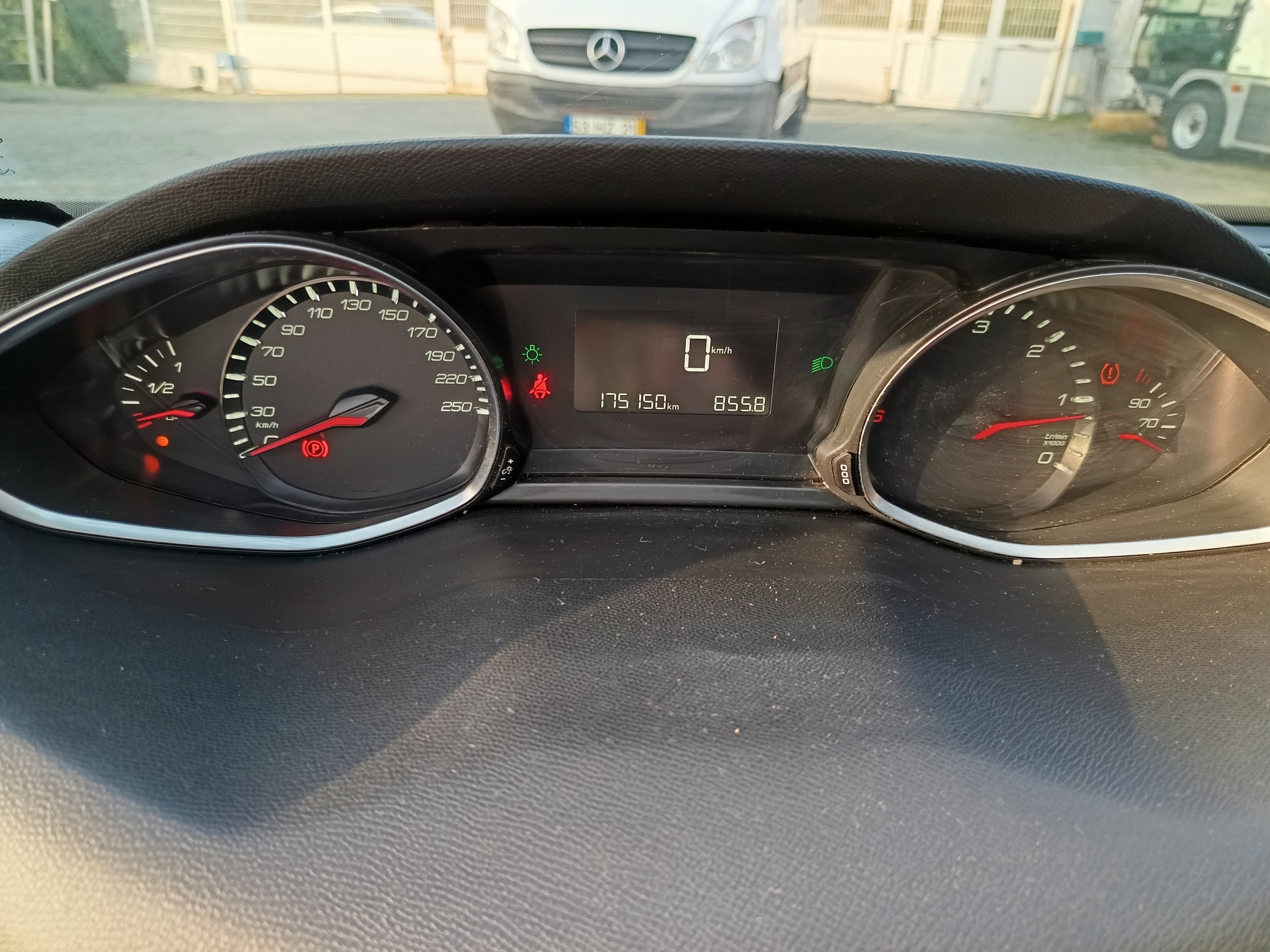 Peugeot 308 1.6 BlueHDi · Ano 2016 — image 41