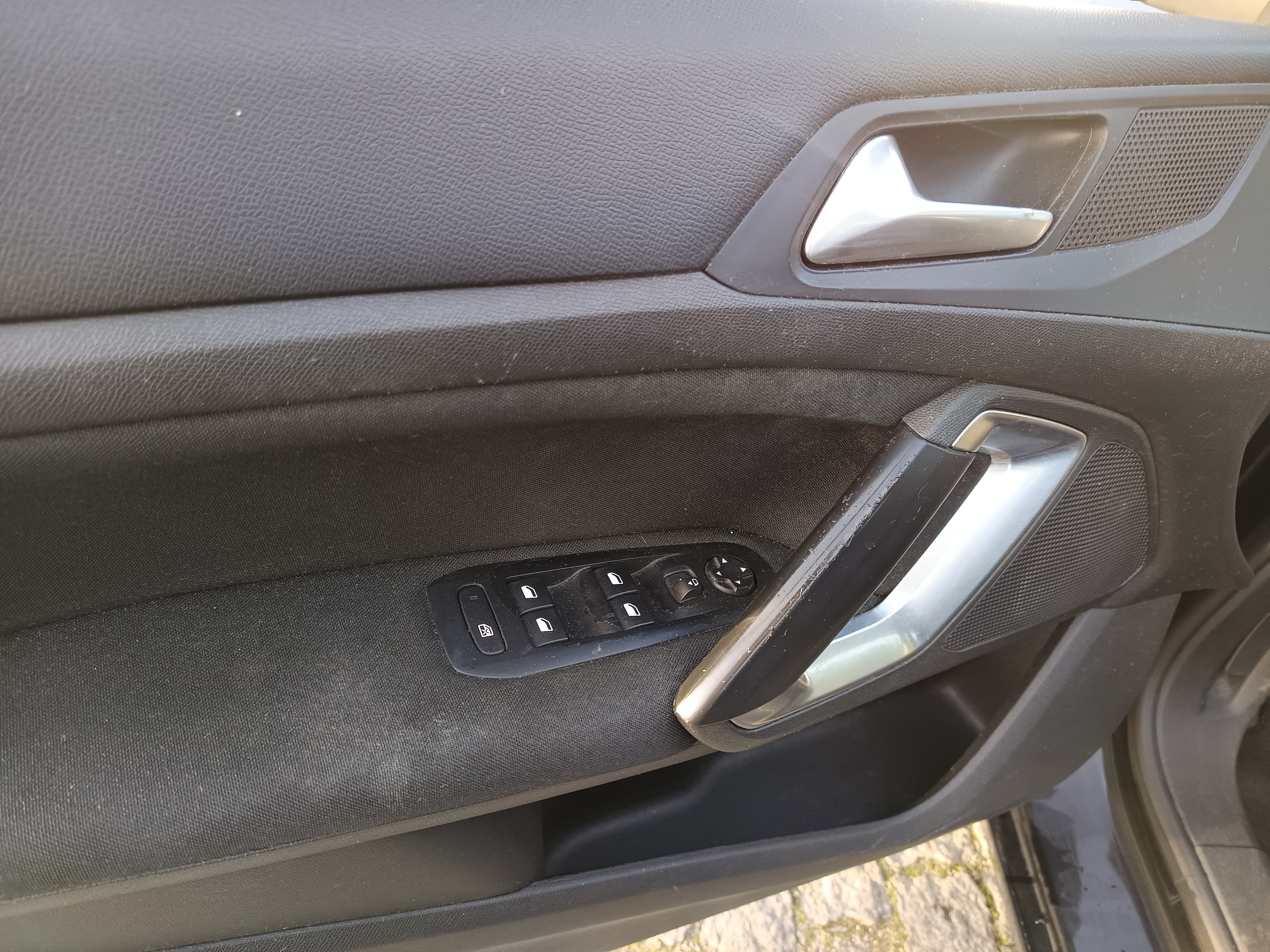Peugeot 308 1.6 BlueHDi · Ano 2016 — image 32