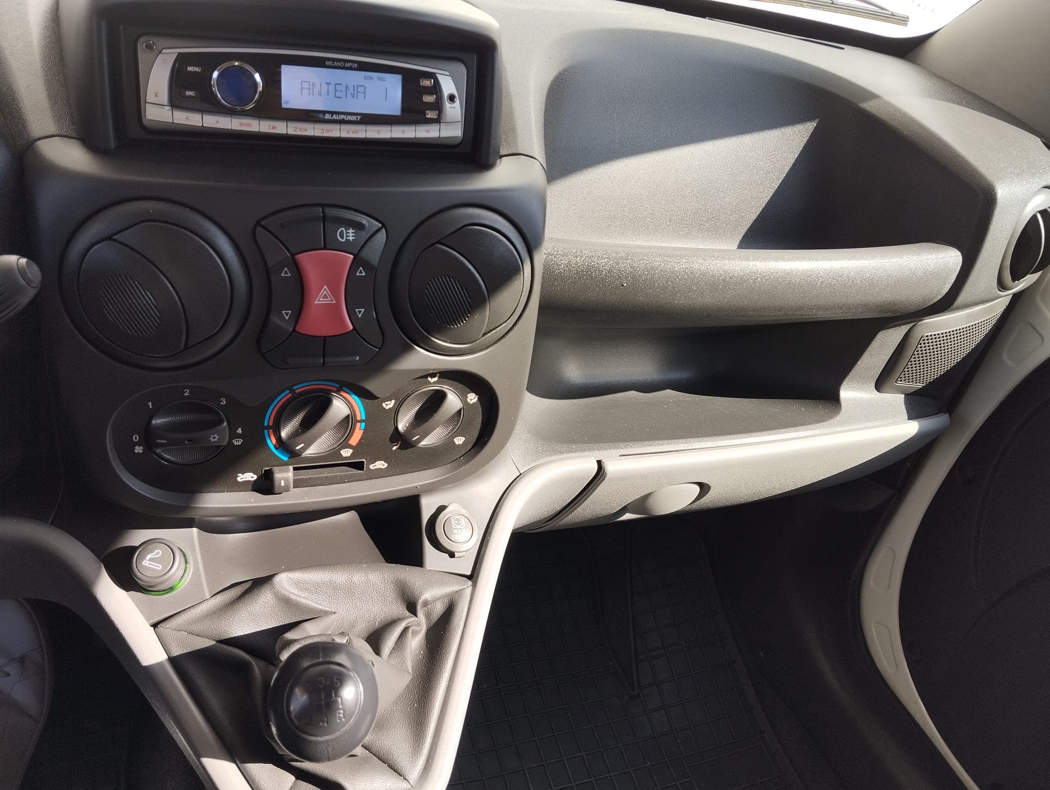 Fiat Doblo Cargo 1.3 D Multijet · Ano 2009 — imagem 9