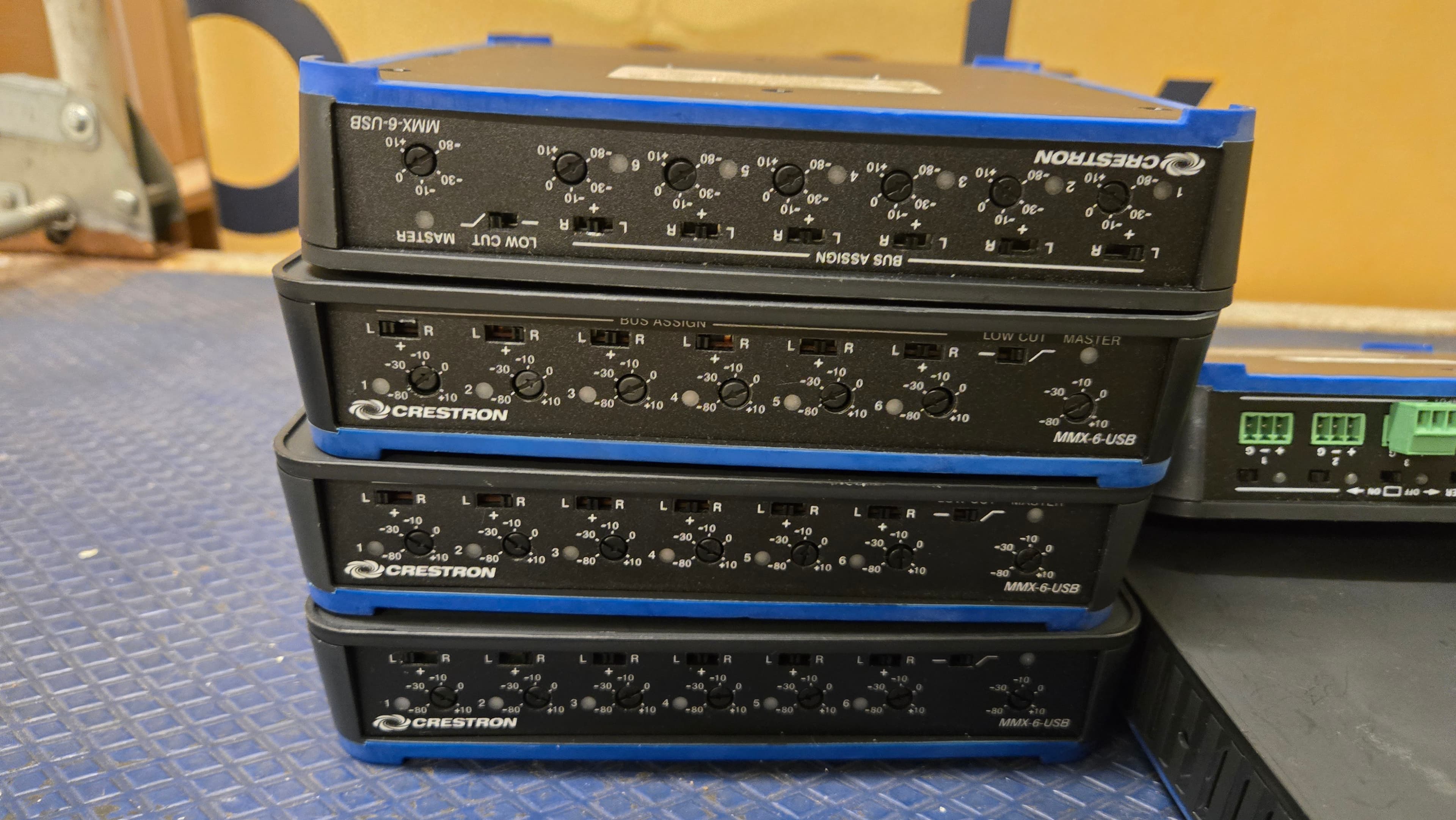 3 Mixeurs Crestron MMX-6-USB — imagem 2