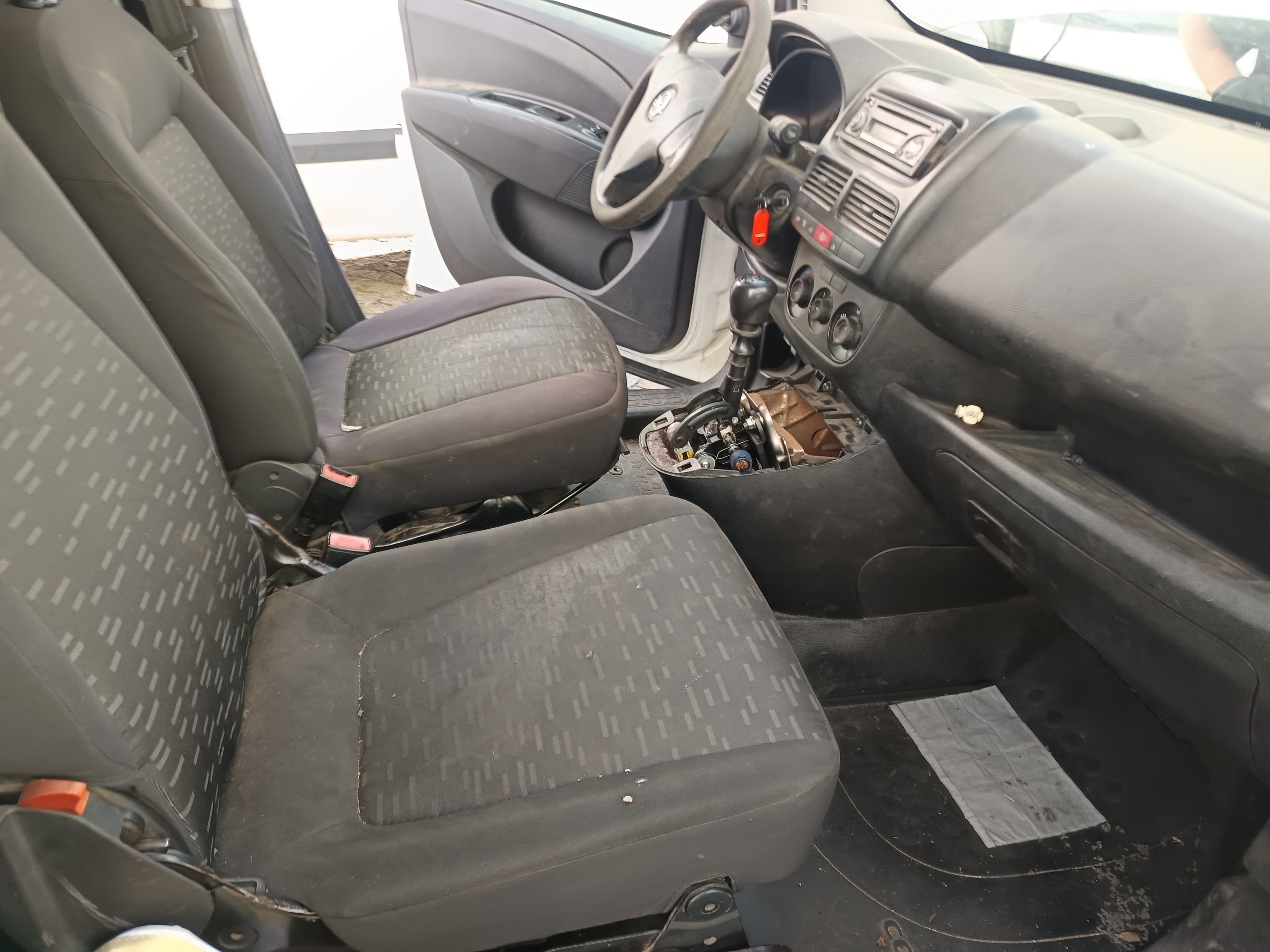 Opel Combo · Ano 2016 — imagen 24