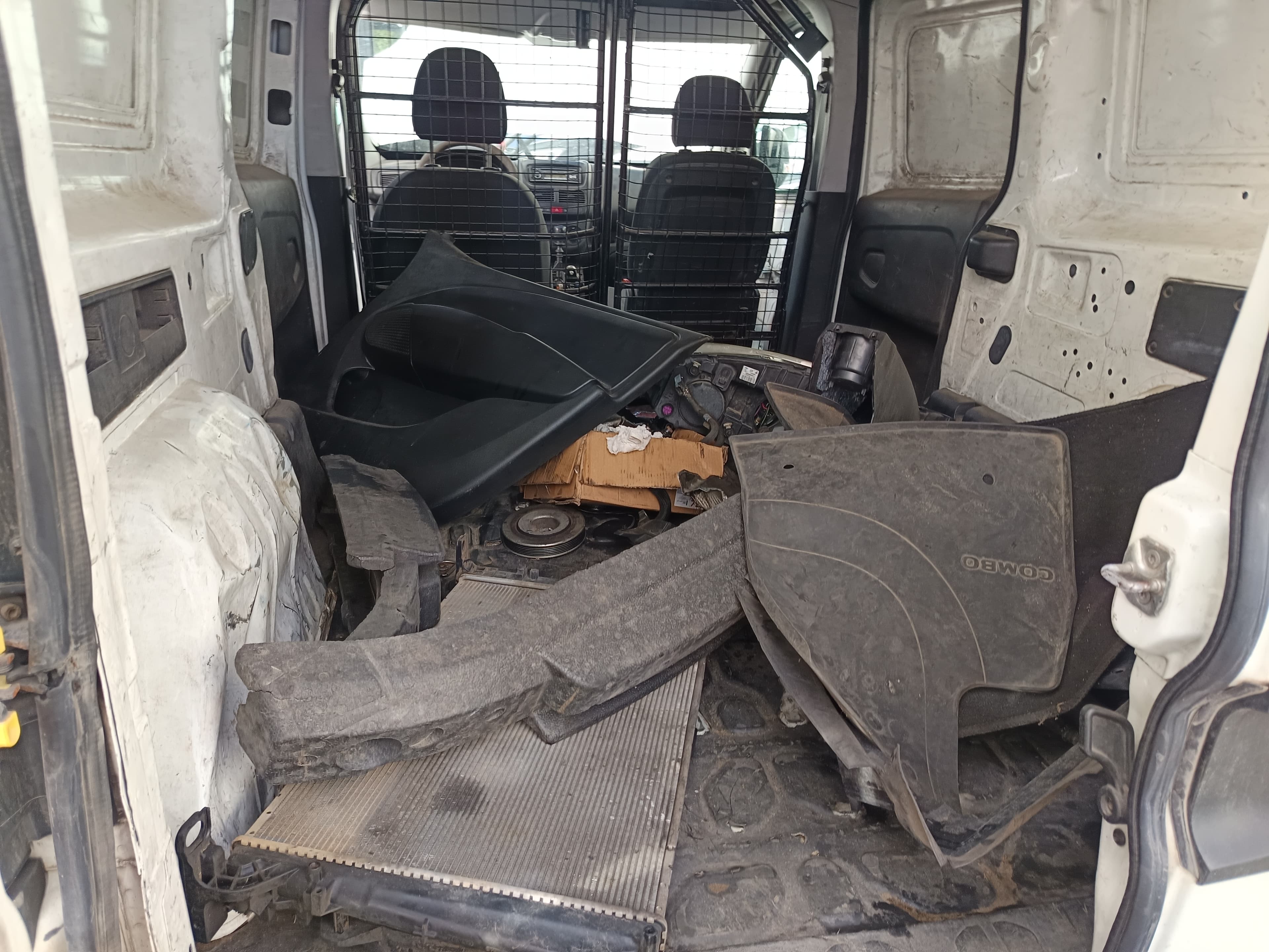 Opel Combo · Ano 2016 — imagen 21