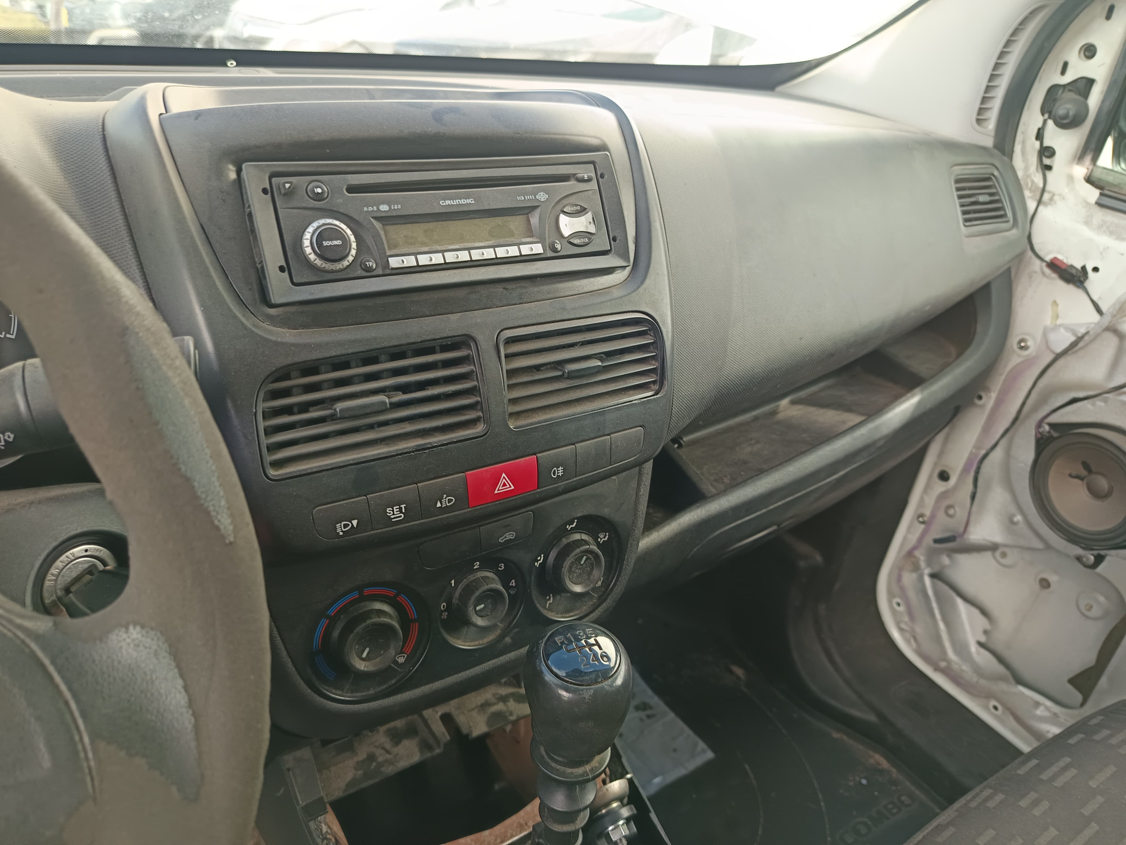 Opel Combo · Ano 2016 — imagen 29