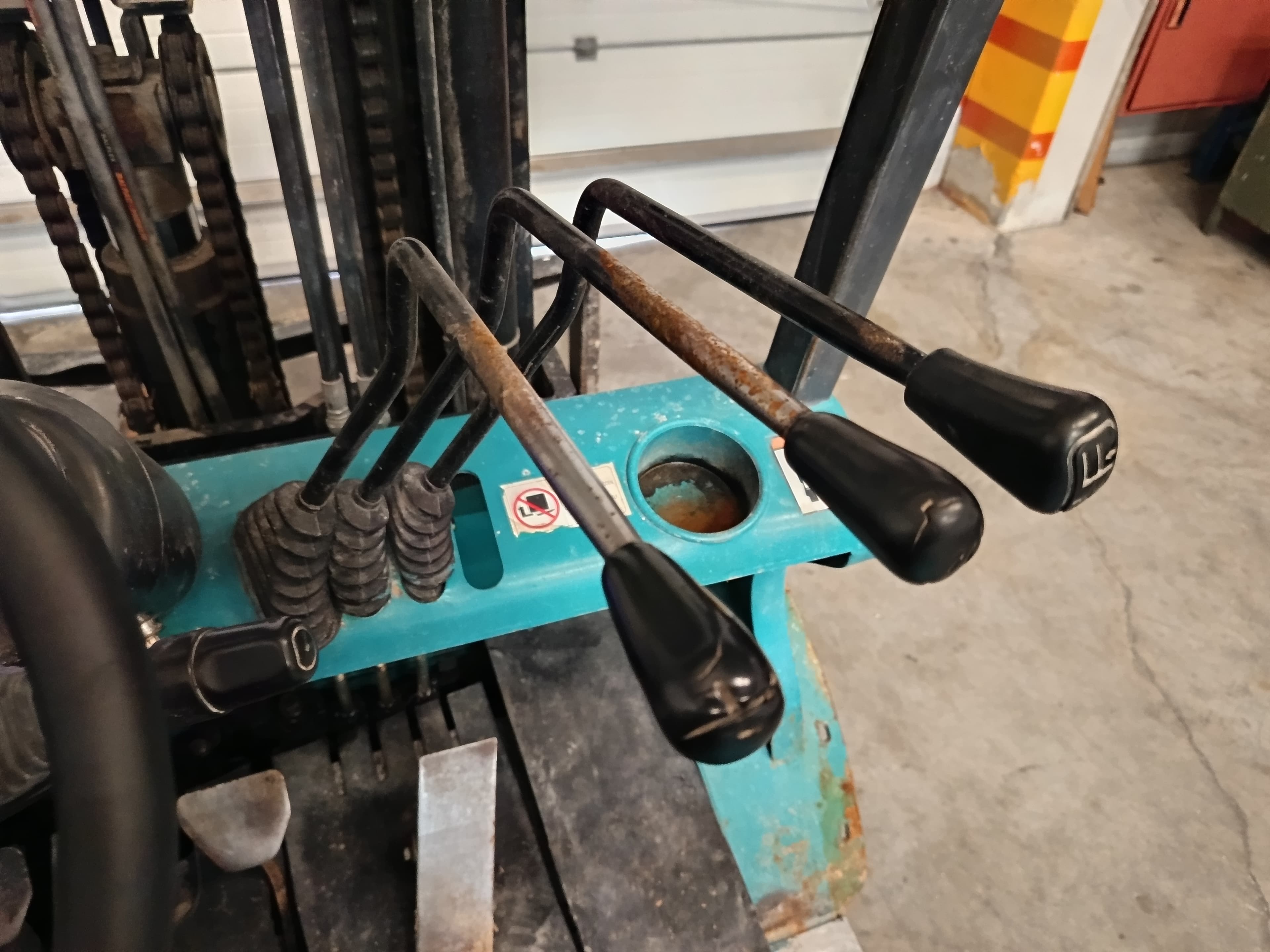 Empilhador Feeler FD30 · Ano 2019 — imagem 12