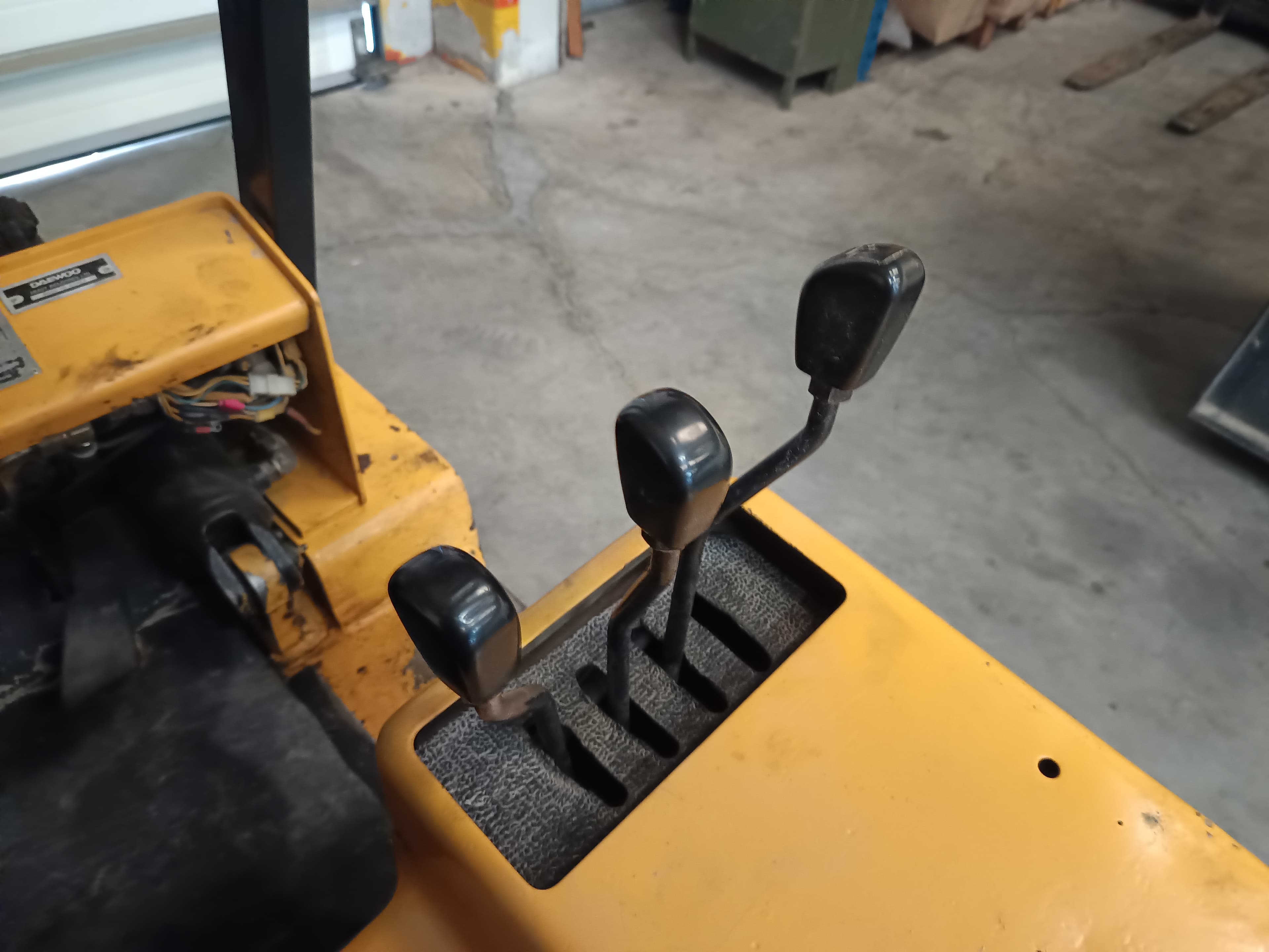 Empilhador Daewoo D30 S-2 — imagem 13