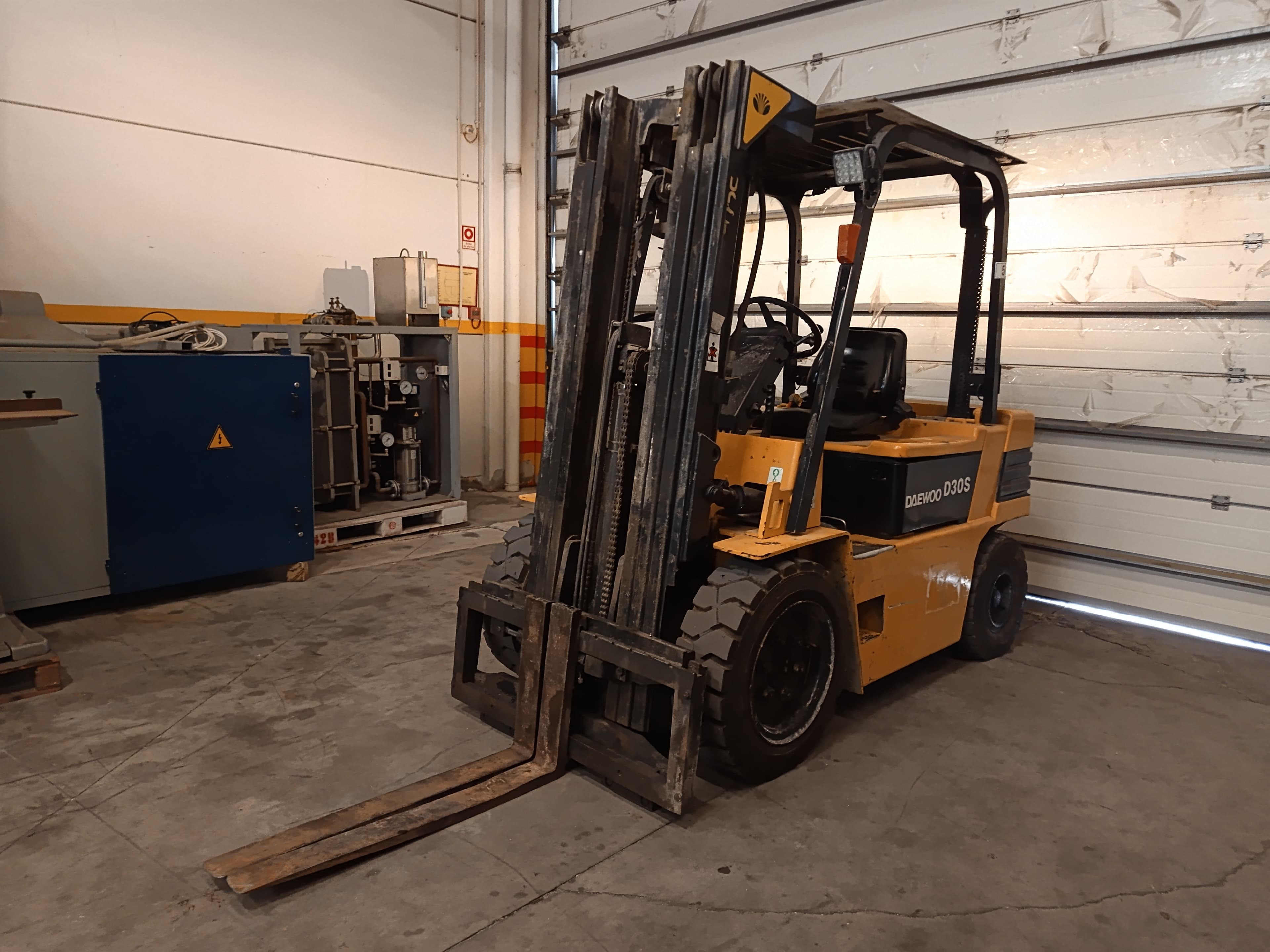 Empilhador Daewoo D30 S-2 — imagem 1