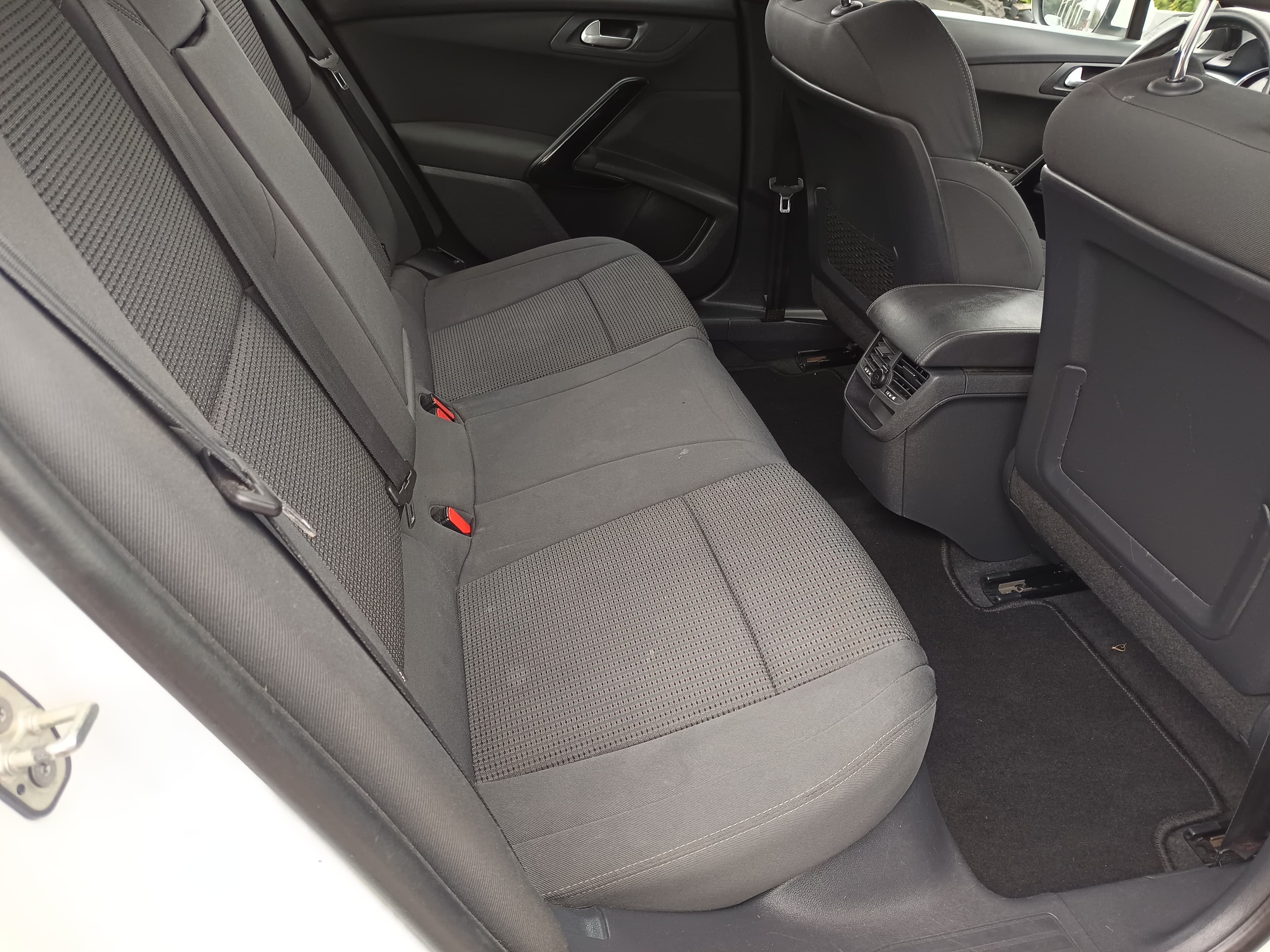 Peugeot 508 1.6 BlueHDi · Ano 2015 — imagem 22