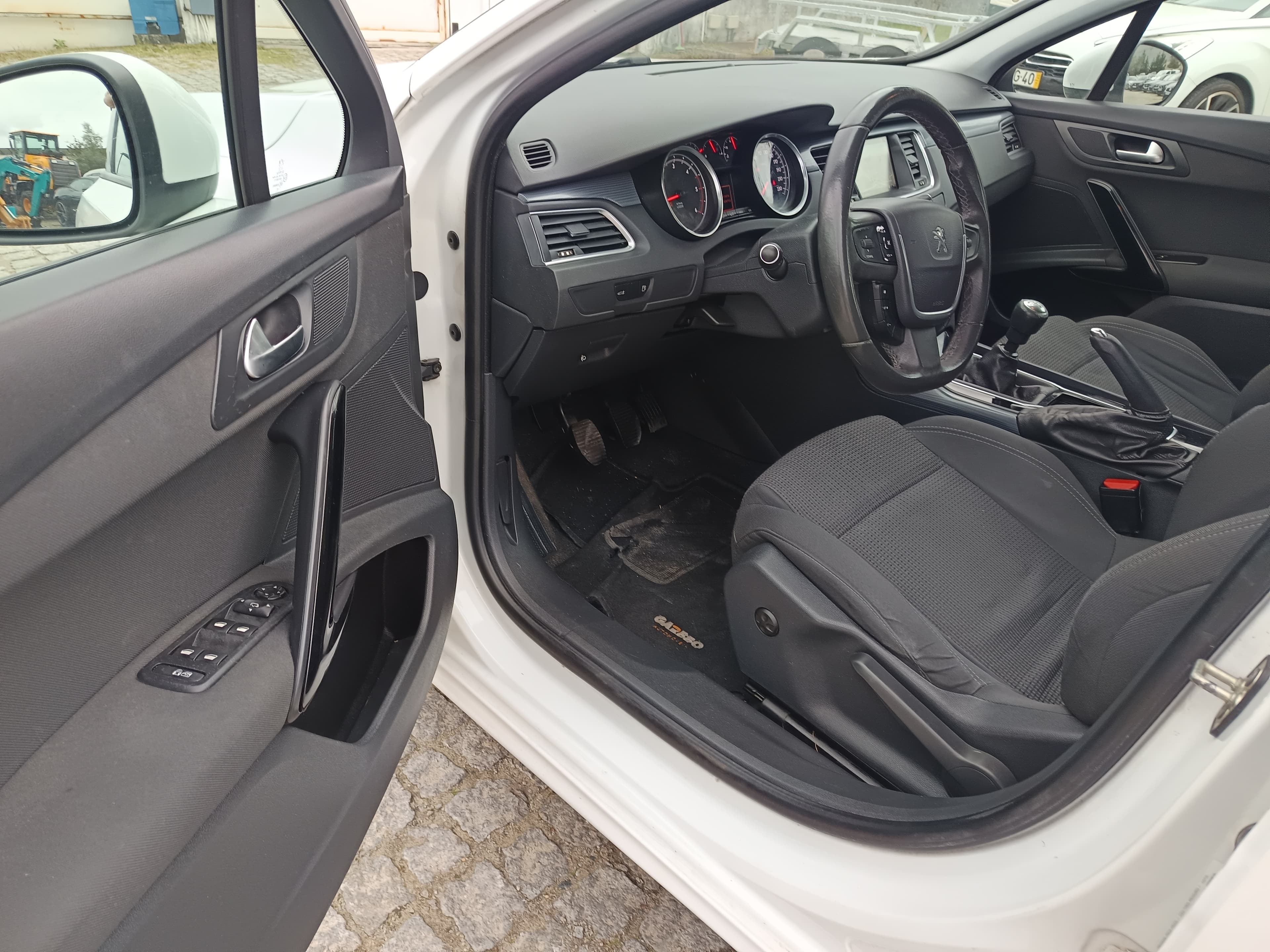 Peugeot 508 1.6 BlueHDi · Ano 2015 — imagem 29
