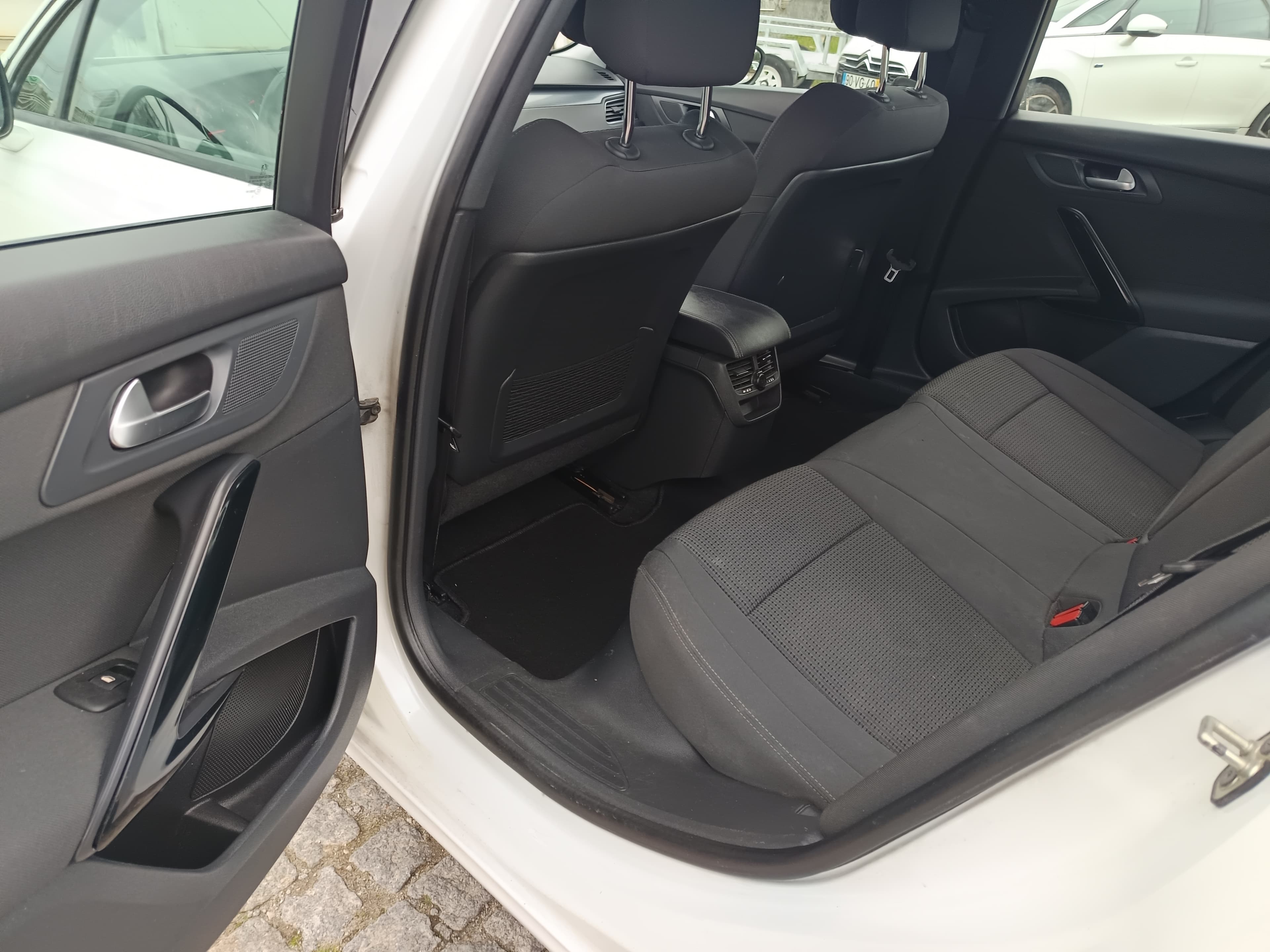 Peugeot 508 1.6 BlueHDi · Ano 2015 — imagem 26