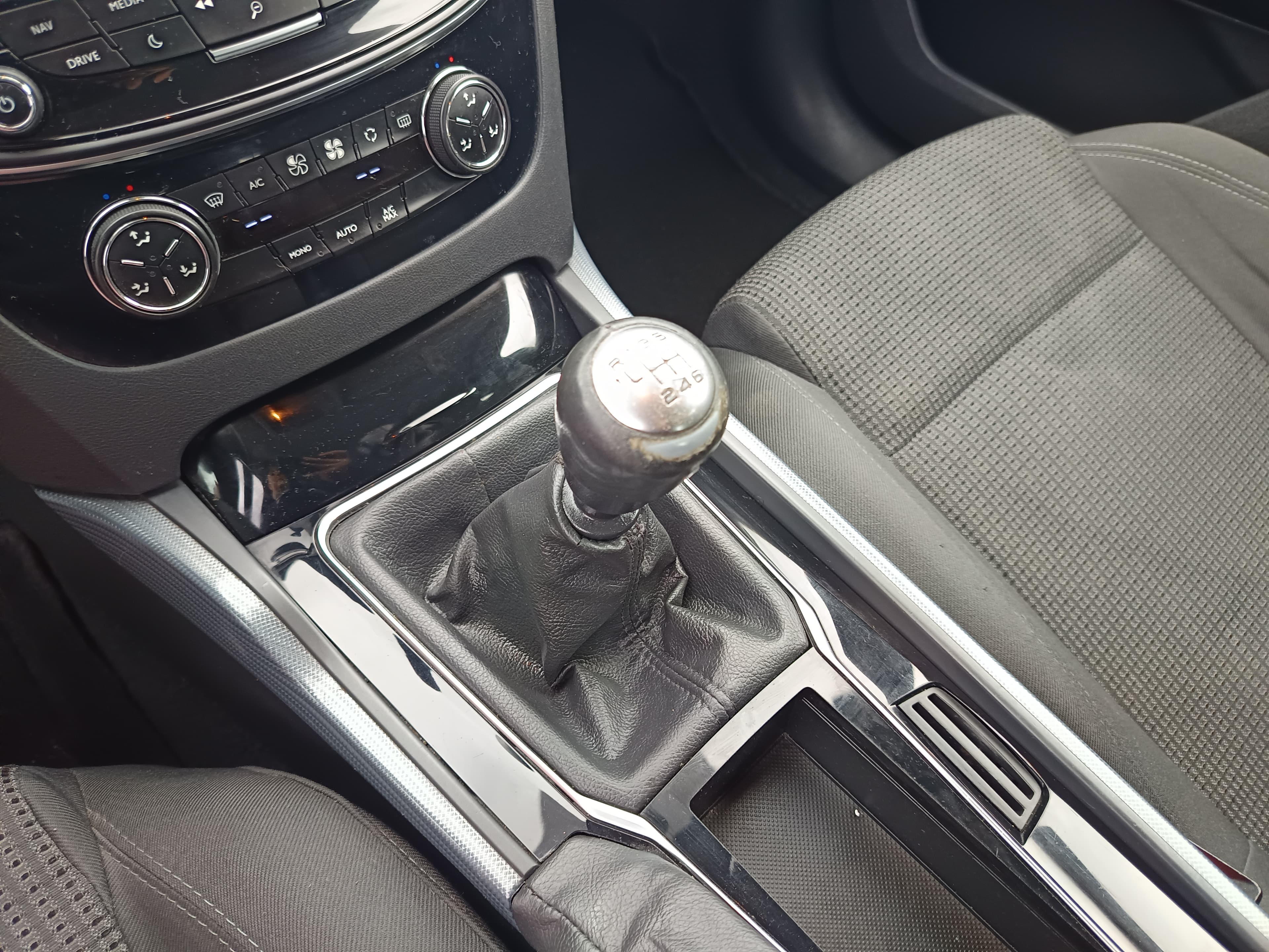 Peugeot 508 1.6 BlueHDi · Ano 2015 — imagem 38