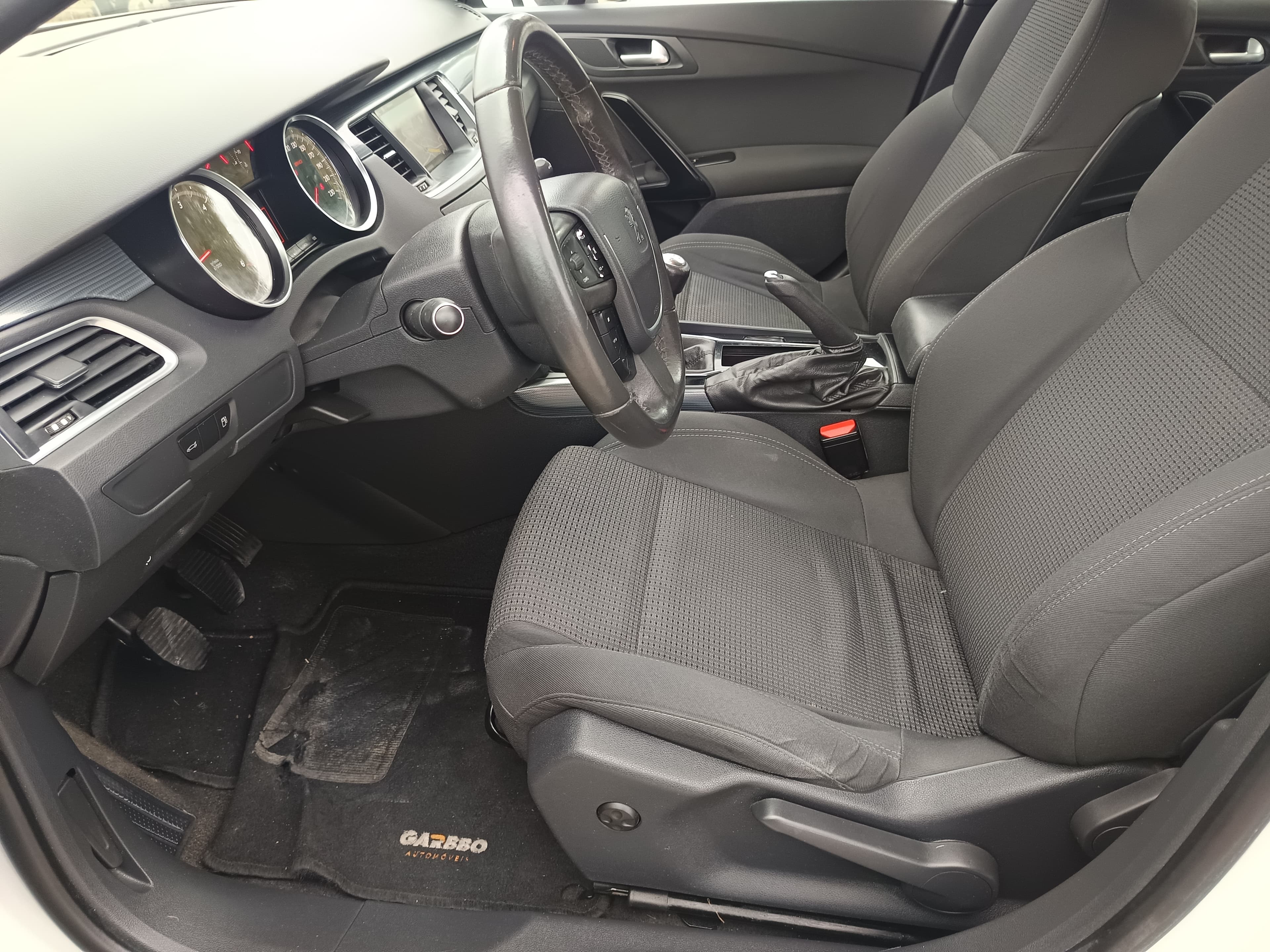 Peugeot 508 1.6 BlueHDi · Ano 2015 — imagem 31