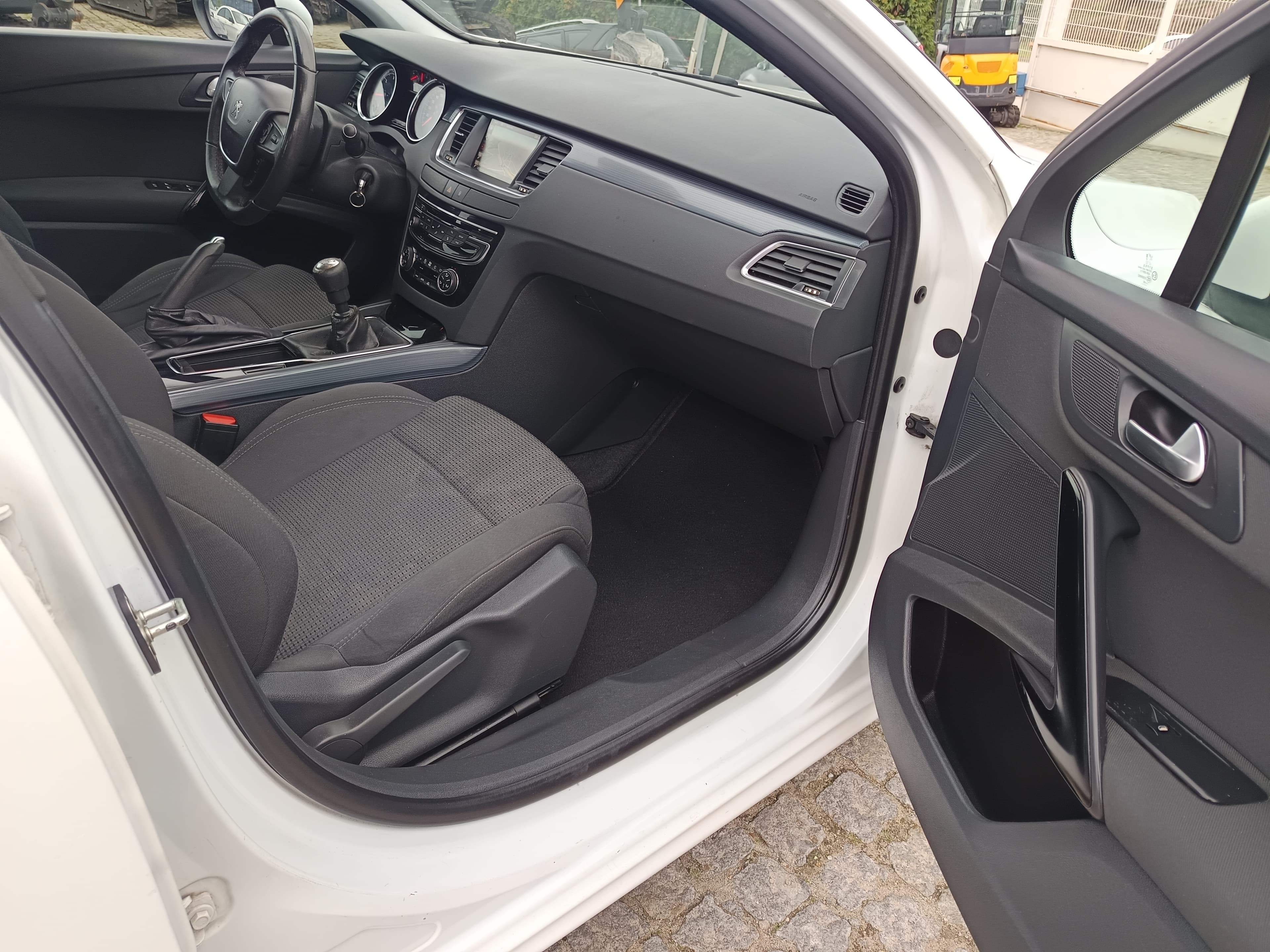 Peugeot 508 1.6 BlueHDi · Ano 2015 — imagem 23