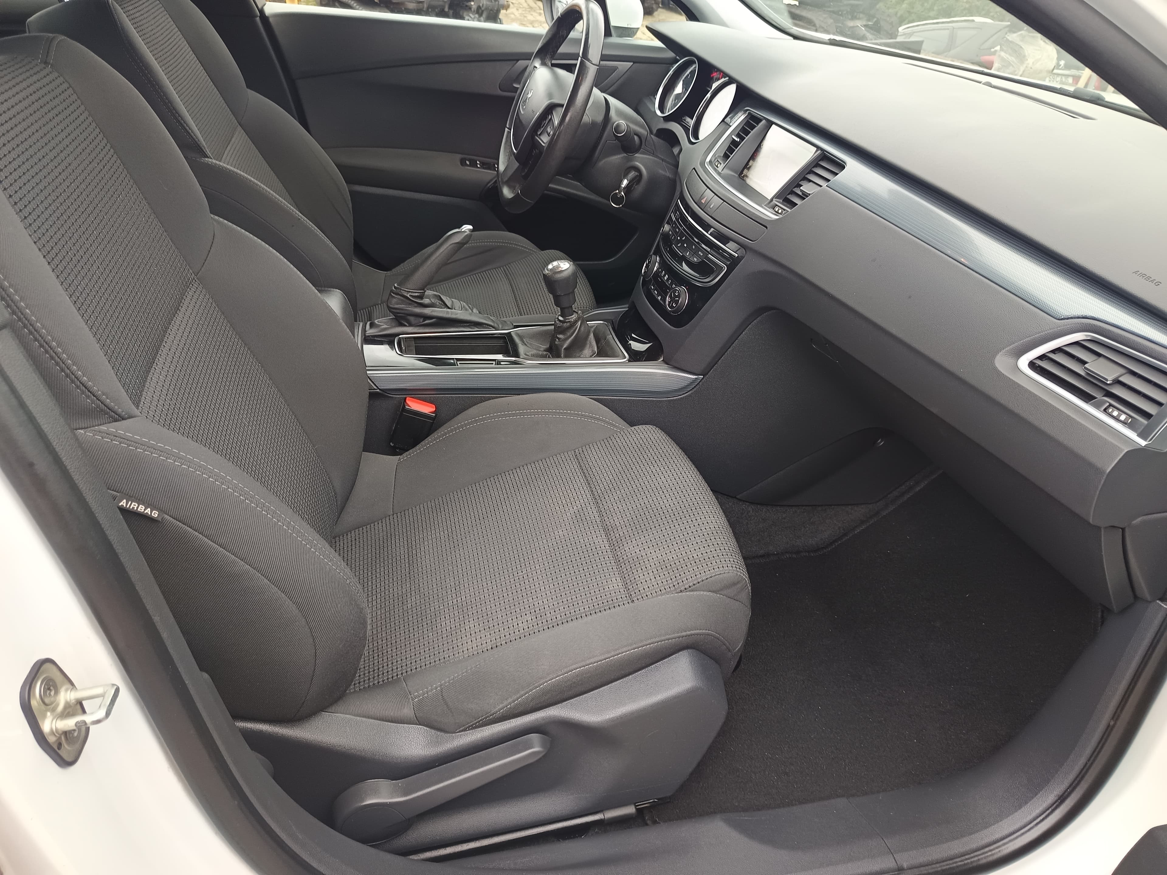 Peugeot 508 1.6 BlueHDi · Ano 2015 — imagem 25