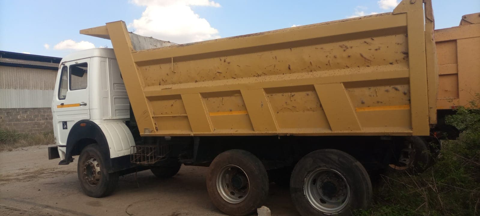 Tata LPK 25/6/38 Truck — image 2