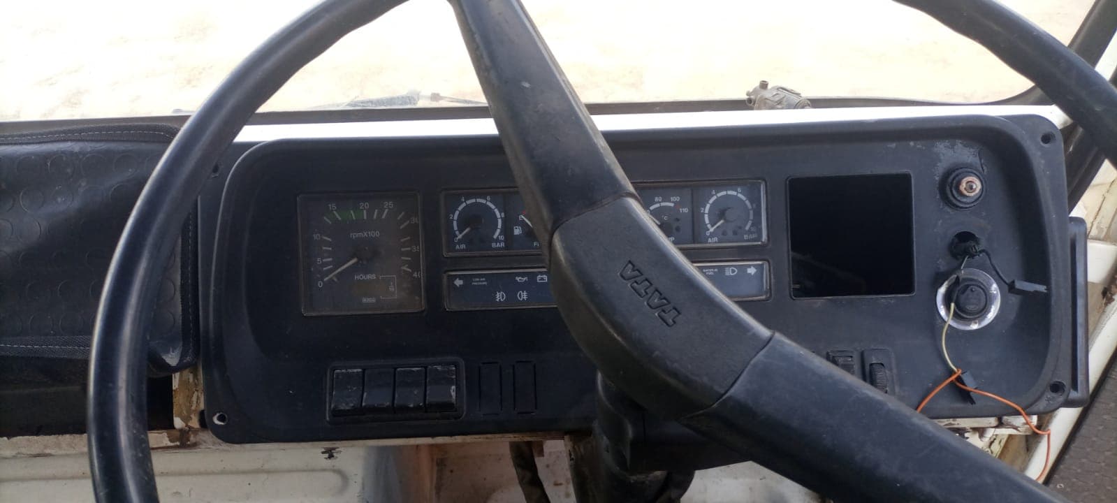 Tata LPK 25/6/38 Truck — image 8