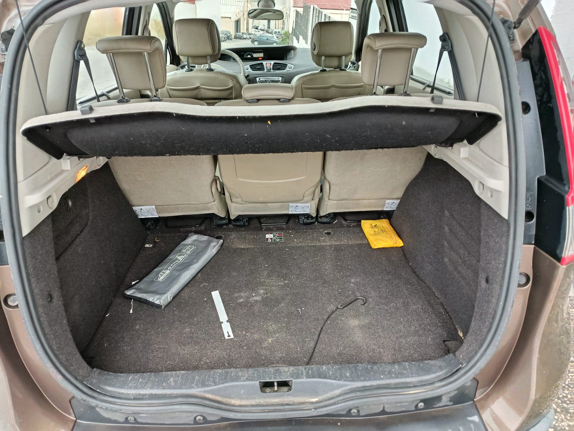 Renault Scénic · Ano 2011 — image 23