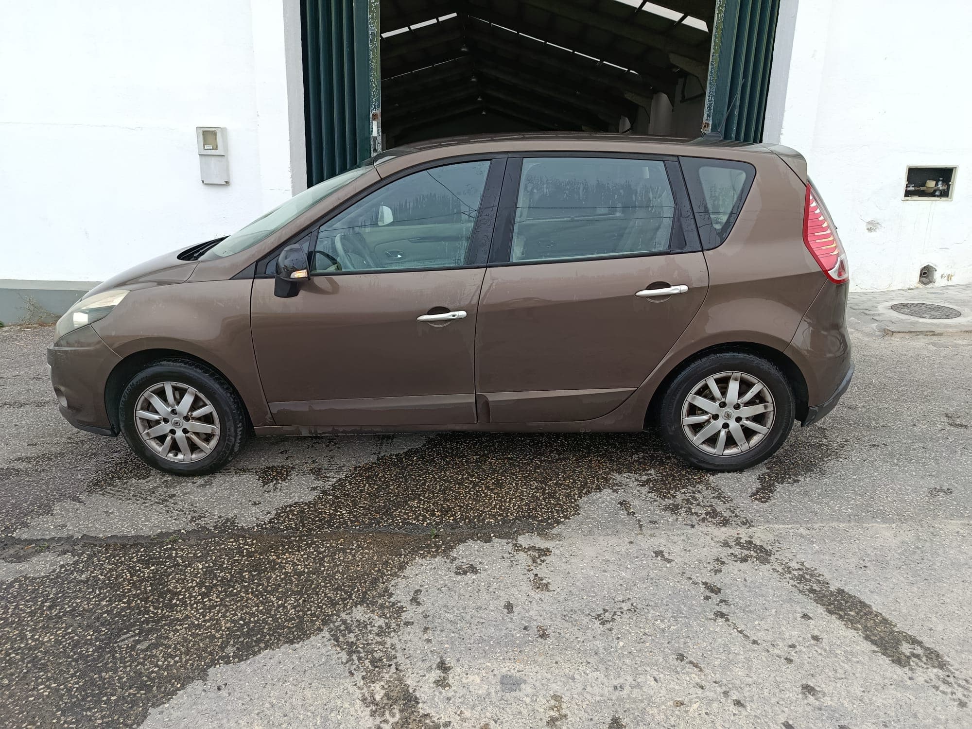 Renault Scénic · Ano 2011 — image 8