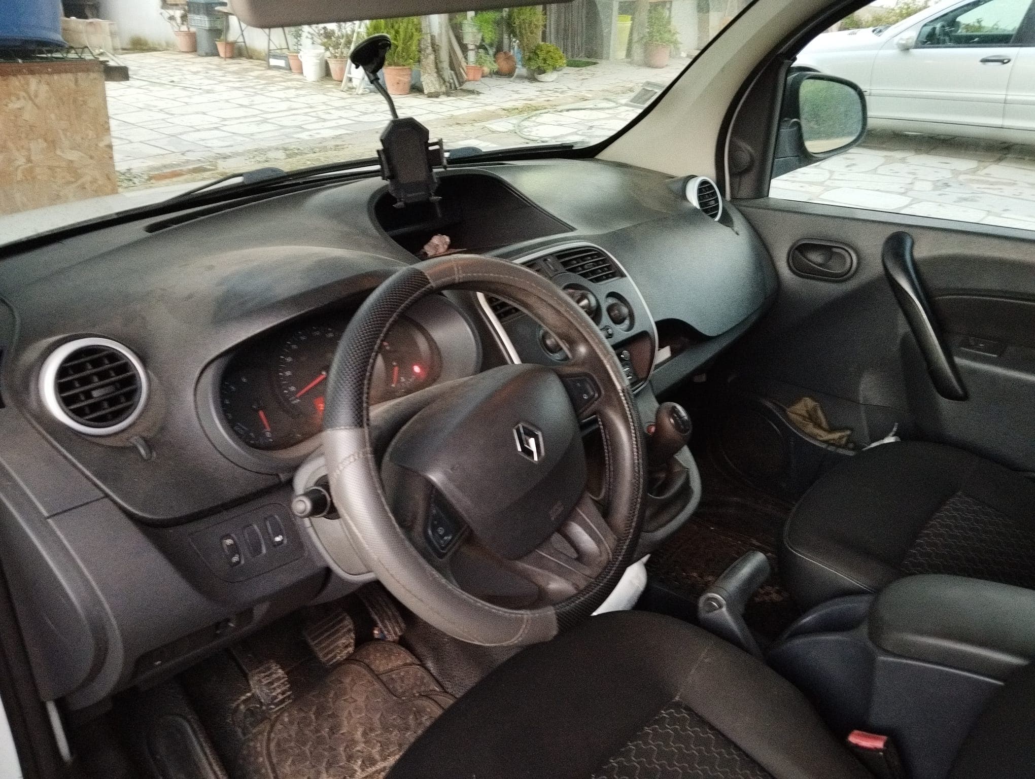 Renault Kangoo 1.5 DCi · Ano 2015 — image 10