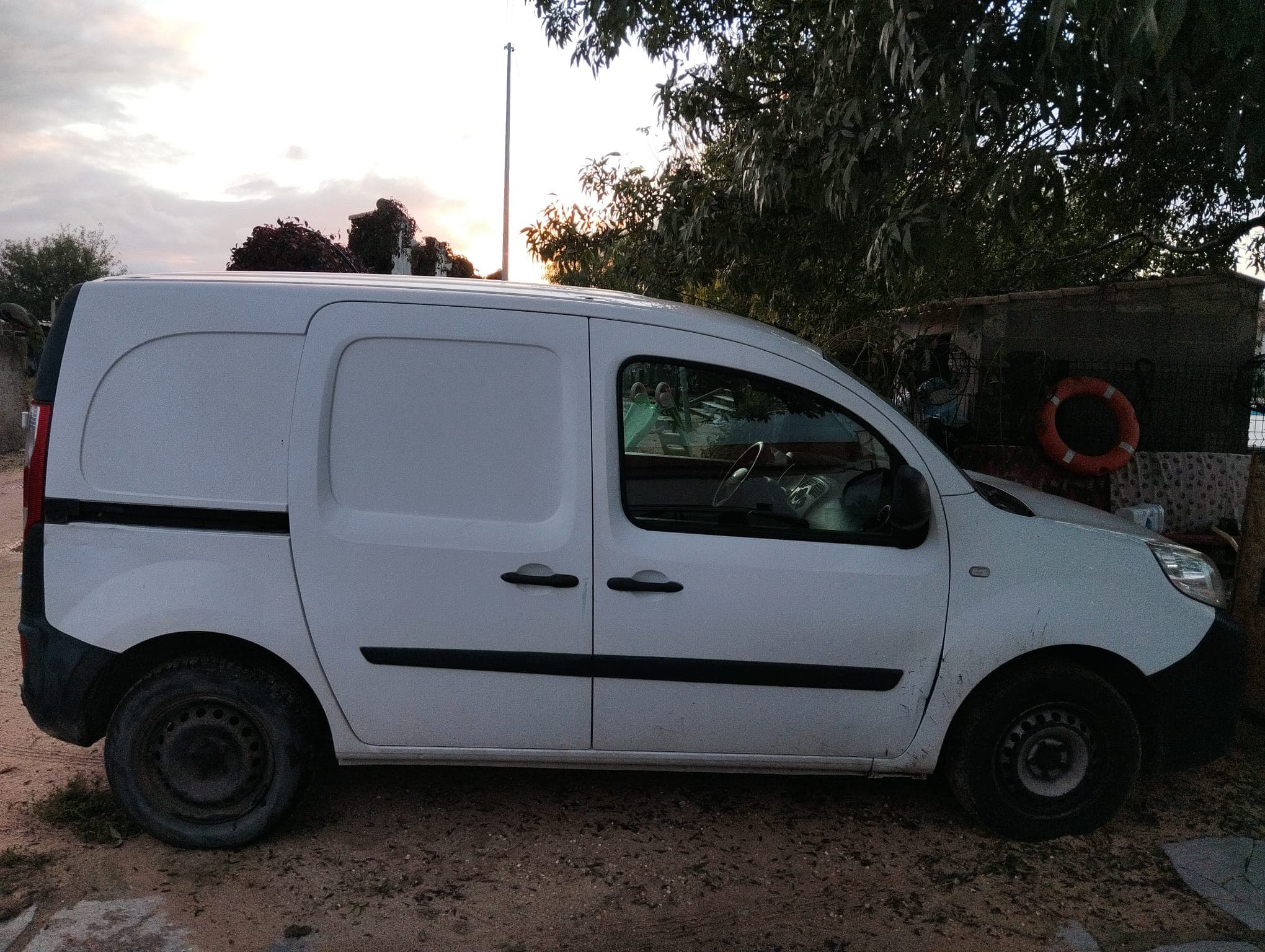 Renault Kangoo 1.5 DCi · Ano 2015 — image 4