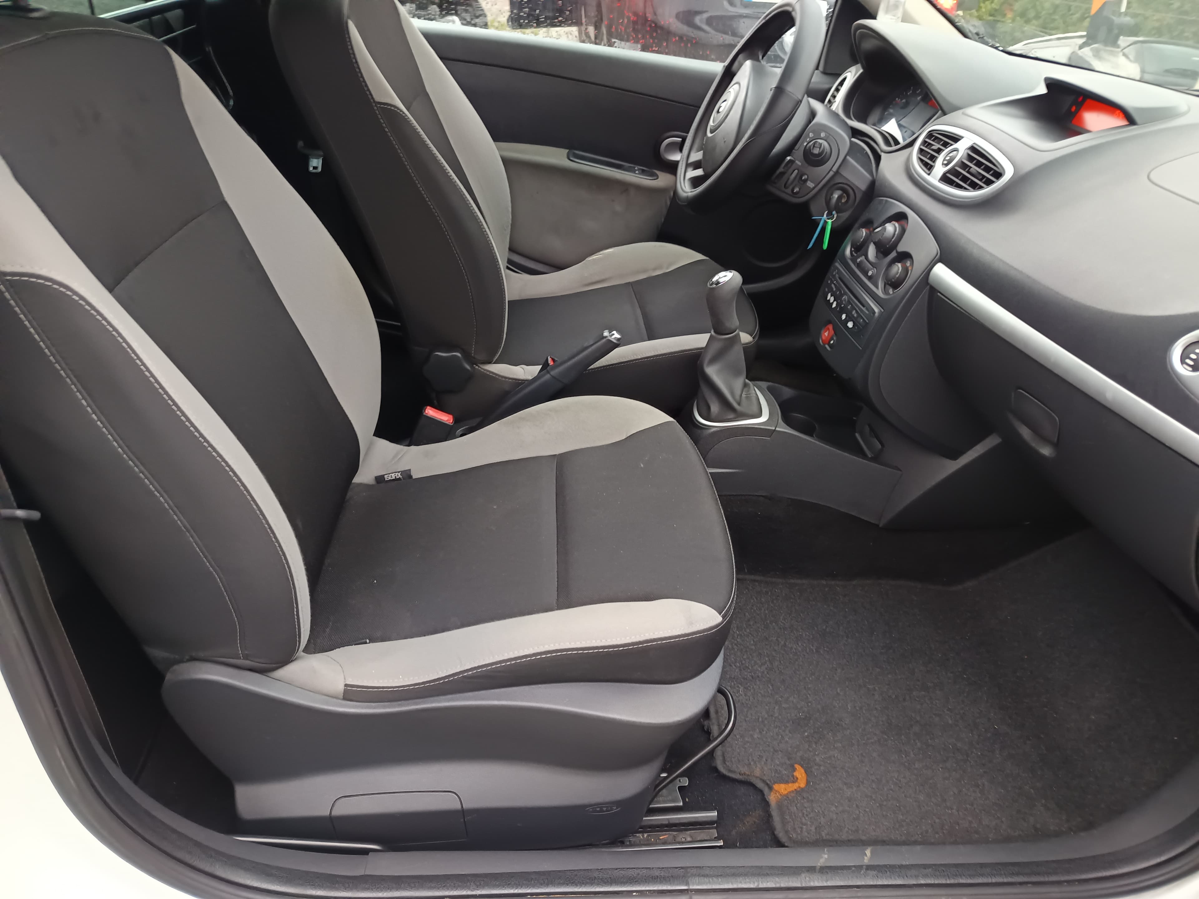 Renault Clio 1.5 dCi · Año 2012 — imagen 19