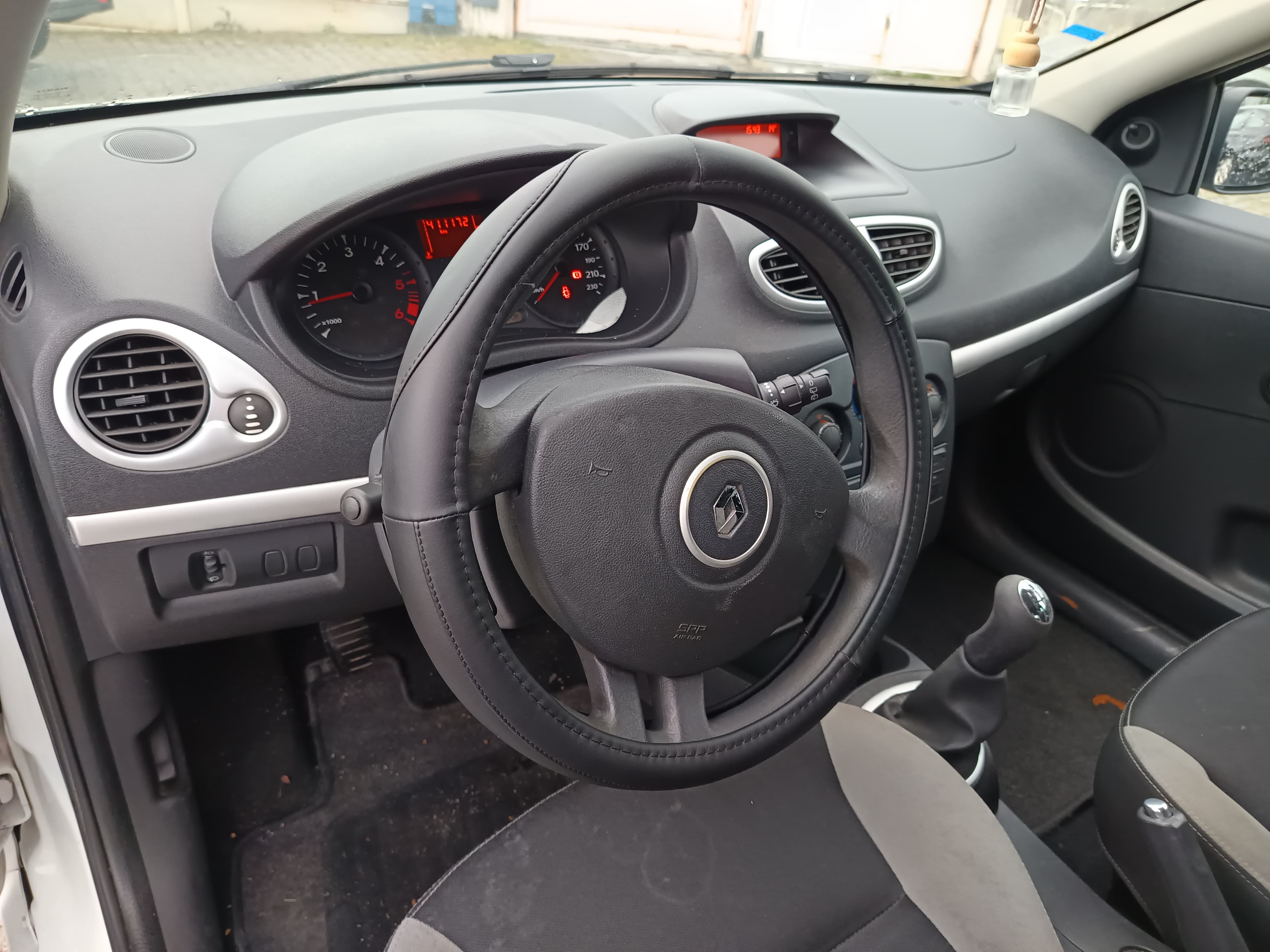 Renault Clio 1.5 dCi · Año 2012 — imagen 24