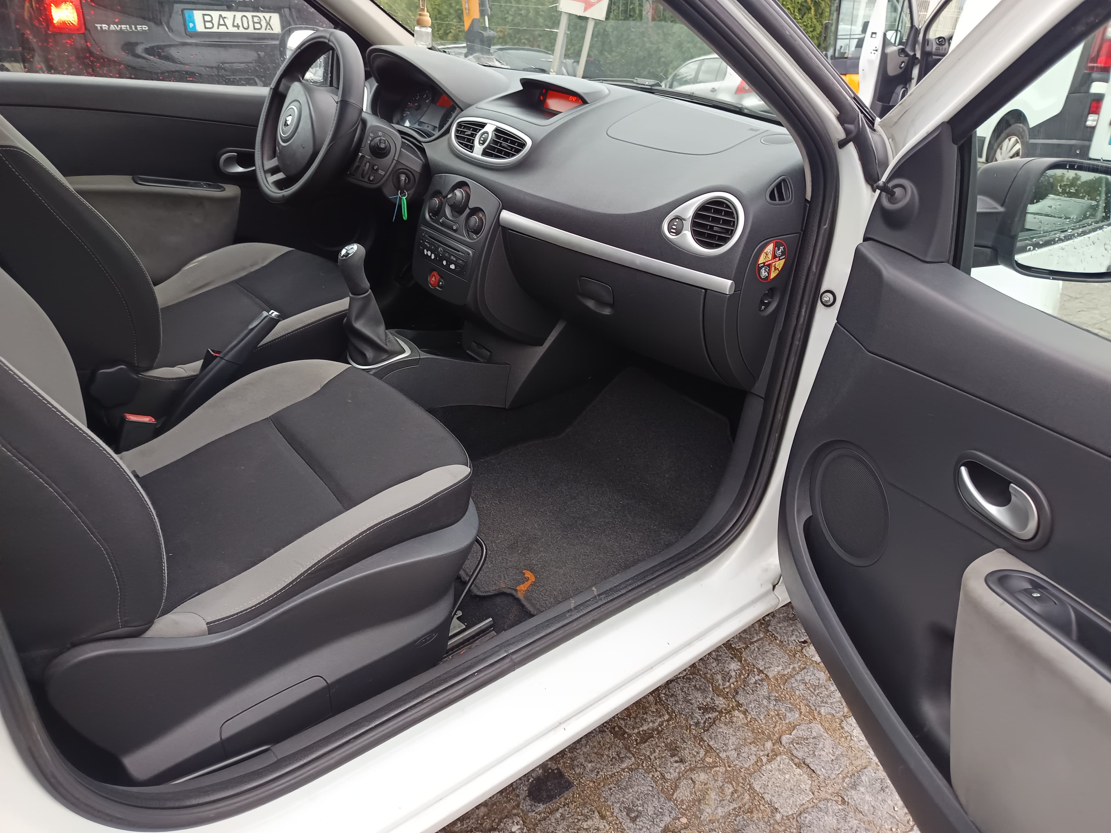 Renault Clio 1.5 dCi · Año 2012 — imagen 17