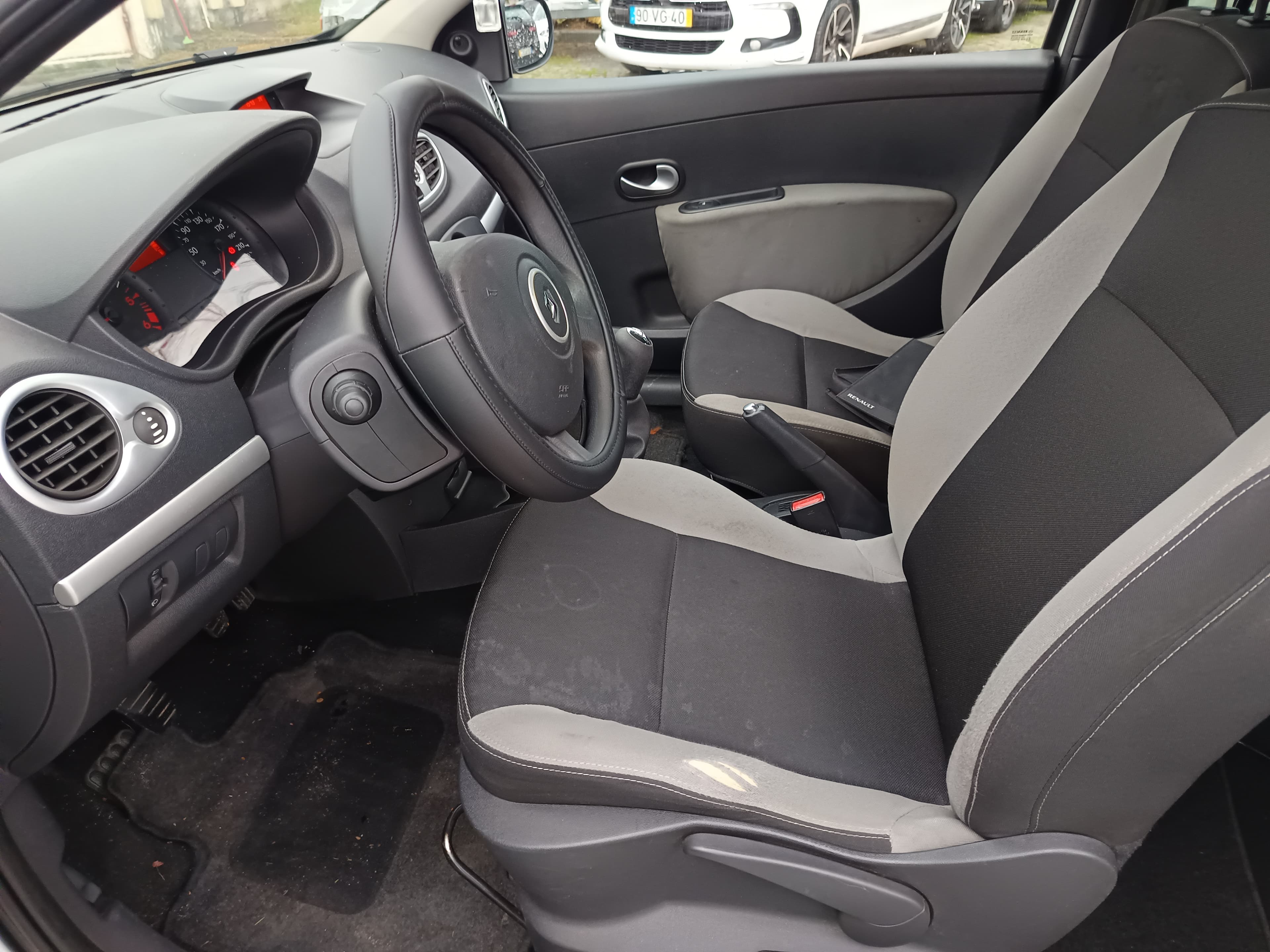 Renault Clio 1.5 dCi · Año 2012 — imagen 22