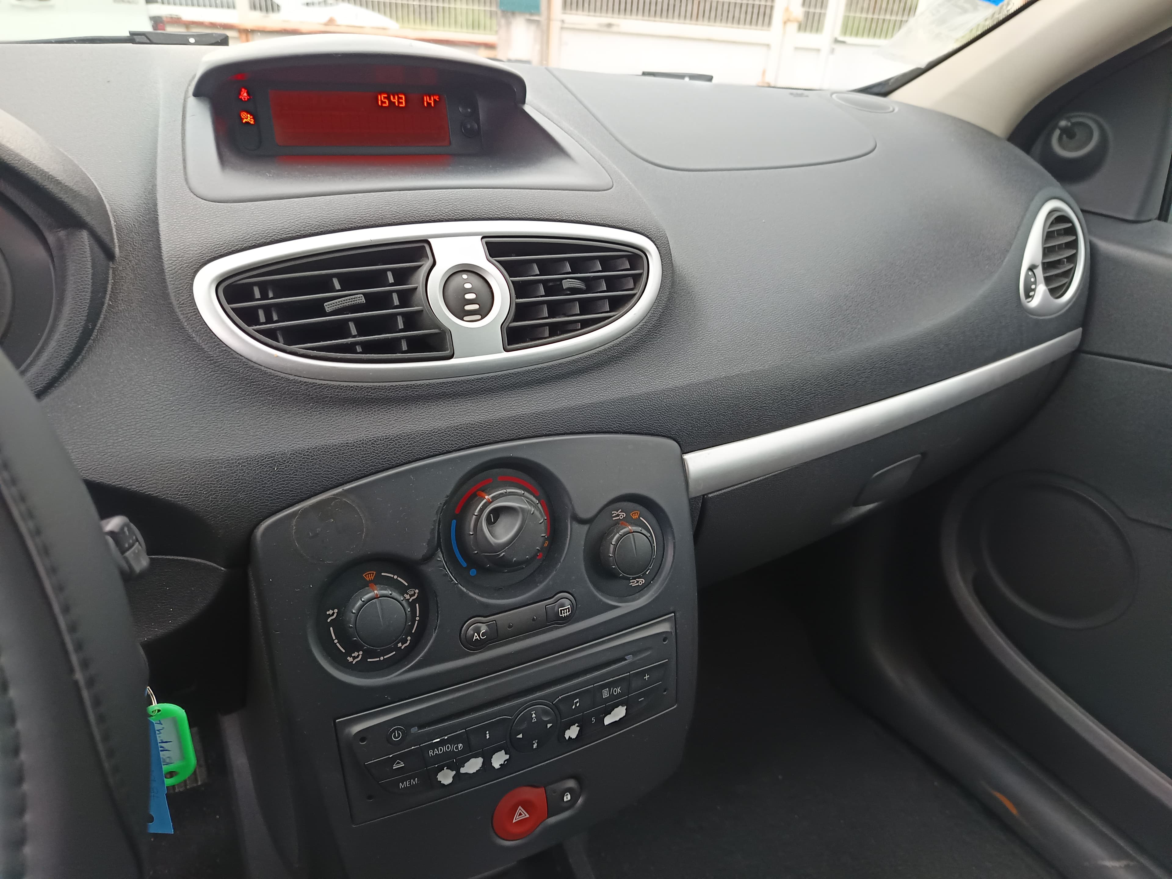 Renault Clio 1.5 dCi · Año 2012 — imagen 25