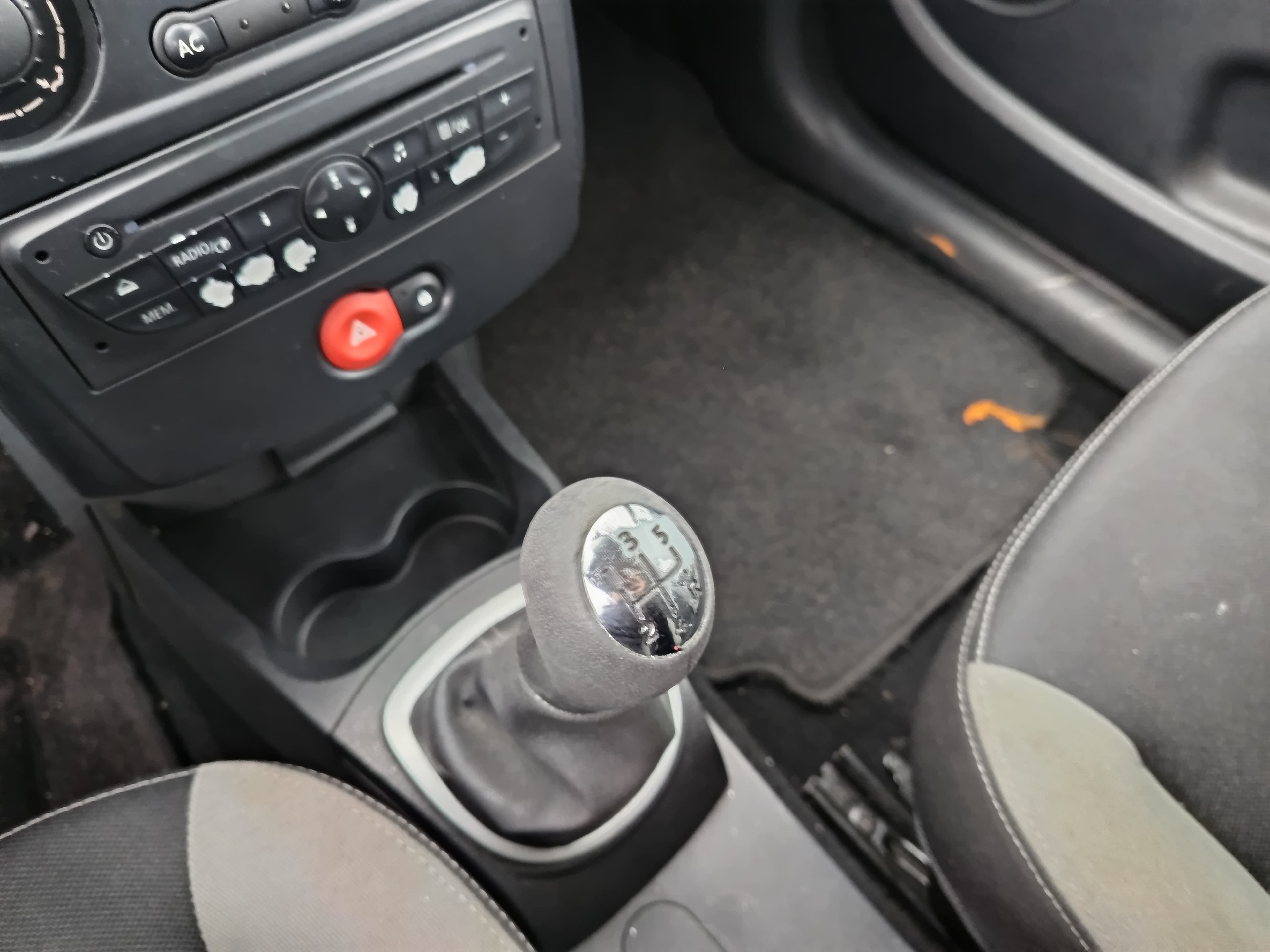 Renault Clio 1.5 dCi · Año 2012 — imagen 27