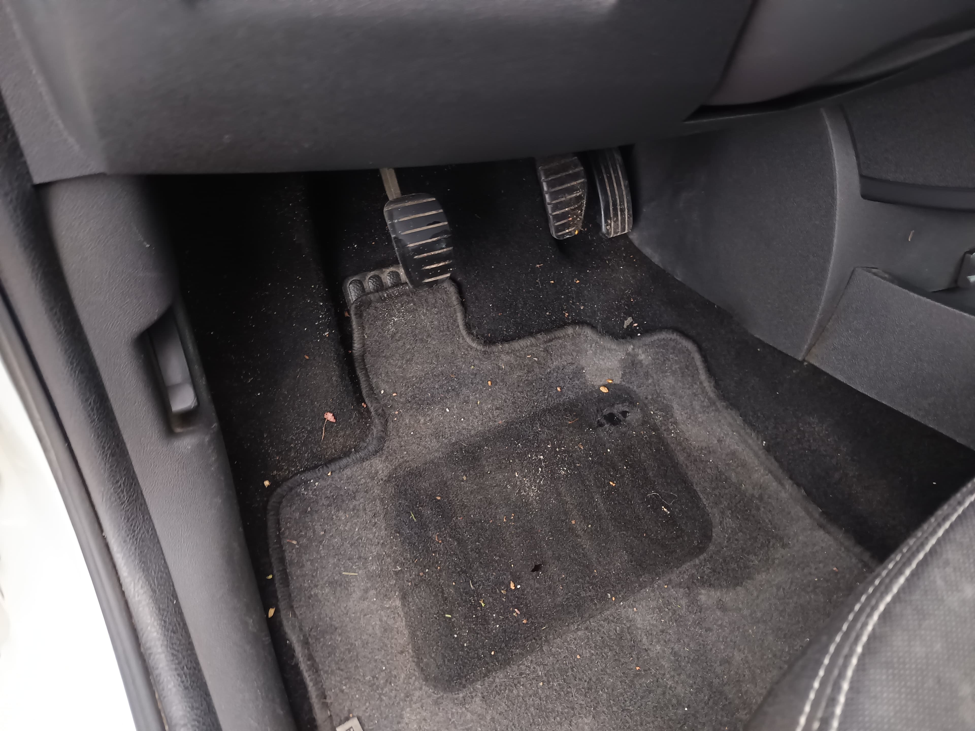 Renault Clio 1.5 dCi · Año 2012 — imagen 23