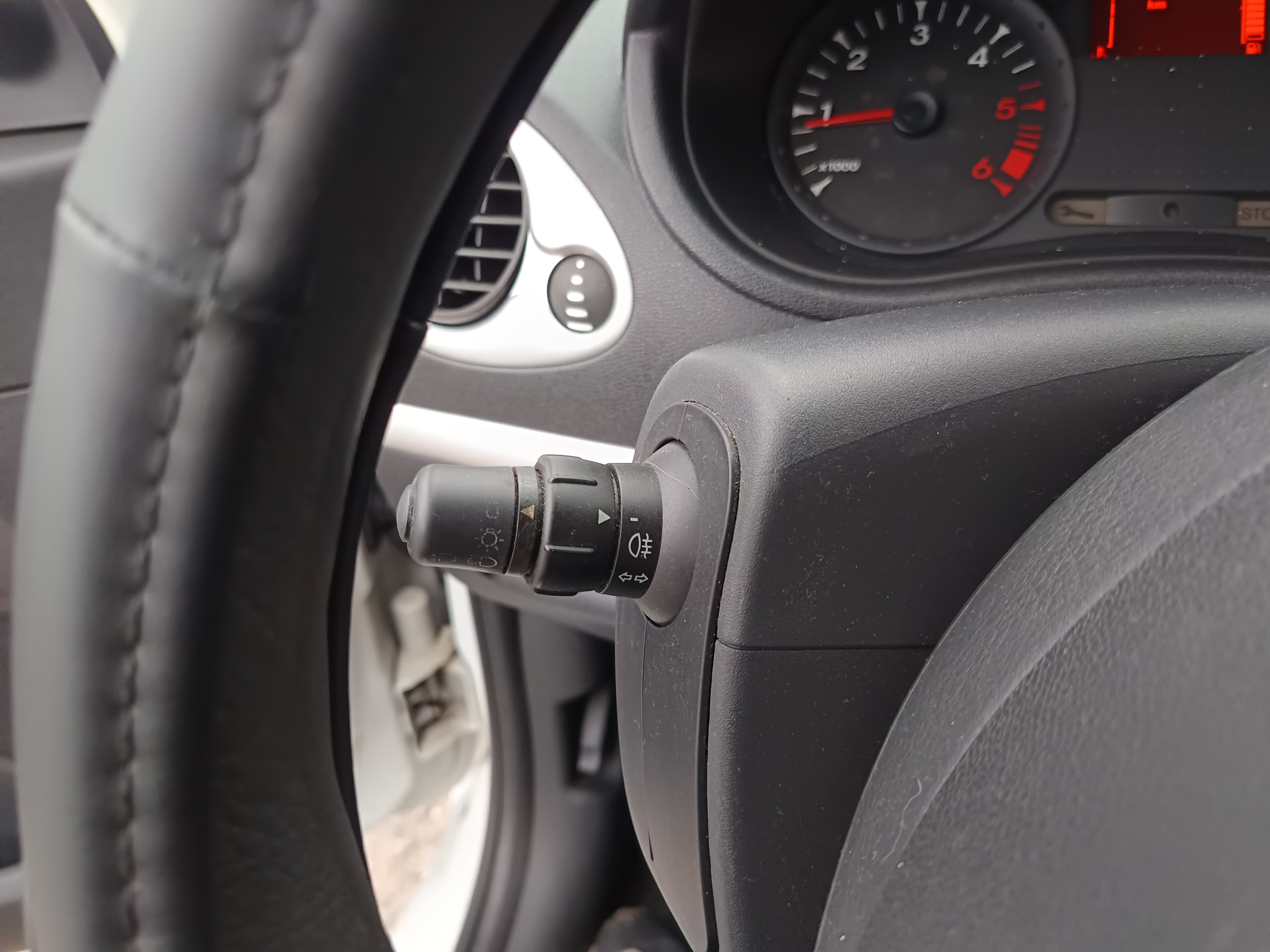 Renault Clio 1.5 dCi · Año 2012 — imagen 30