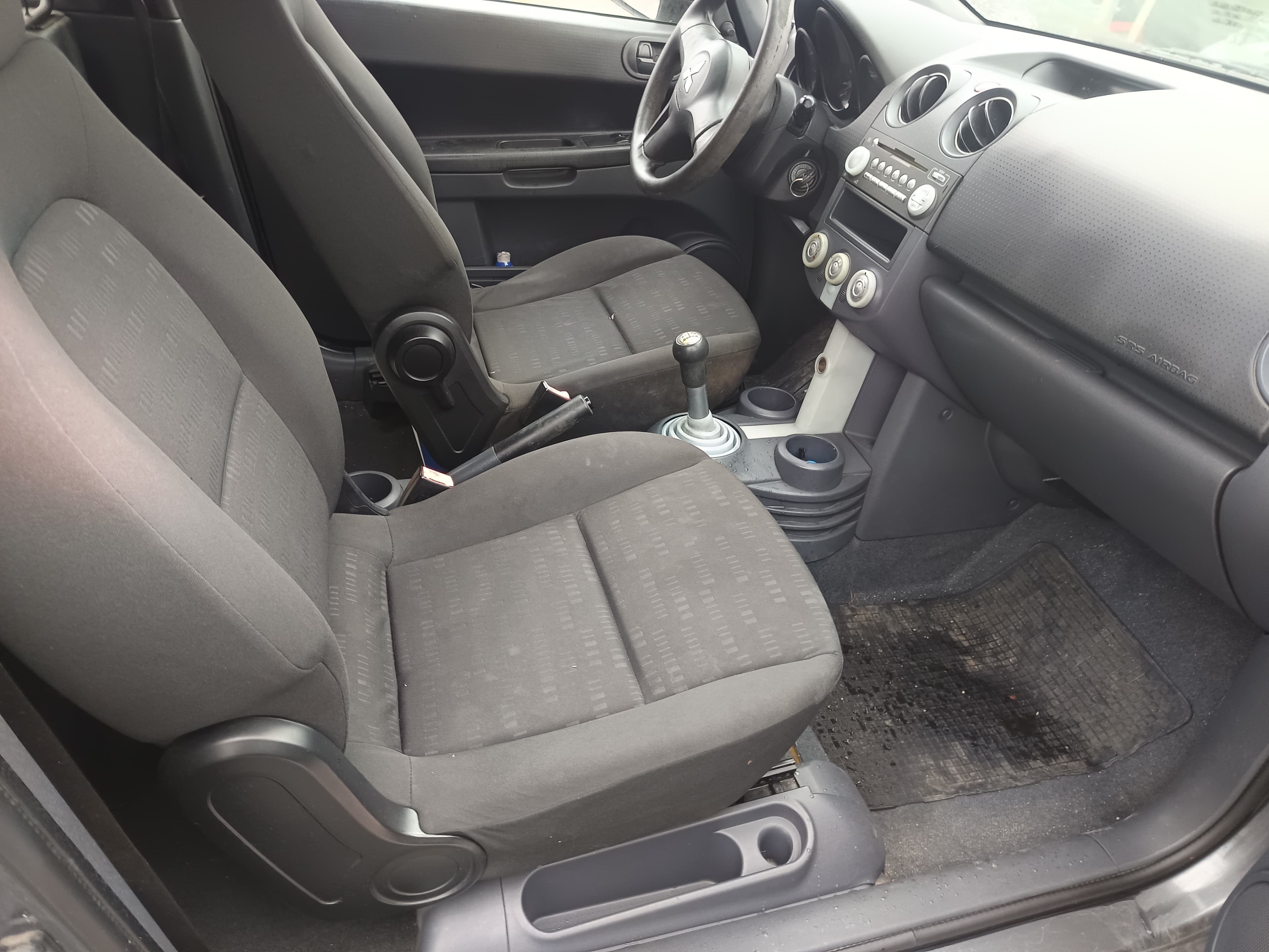 Mitsubishi Colt CZ3 · Ano 2006 — imagem 24