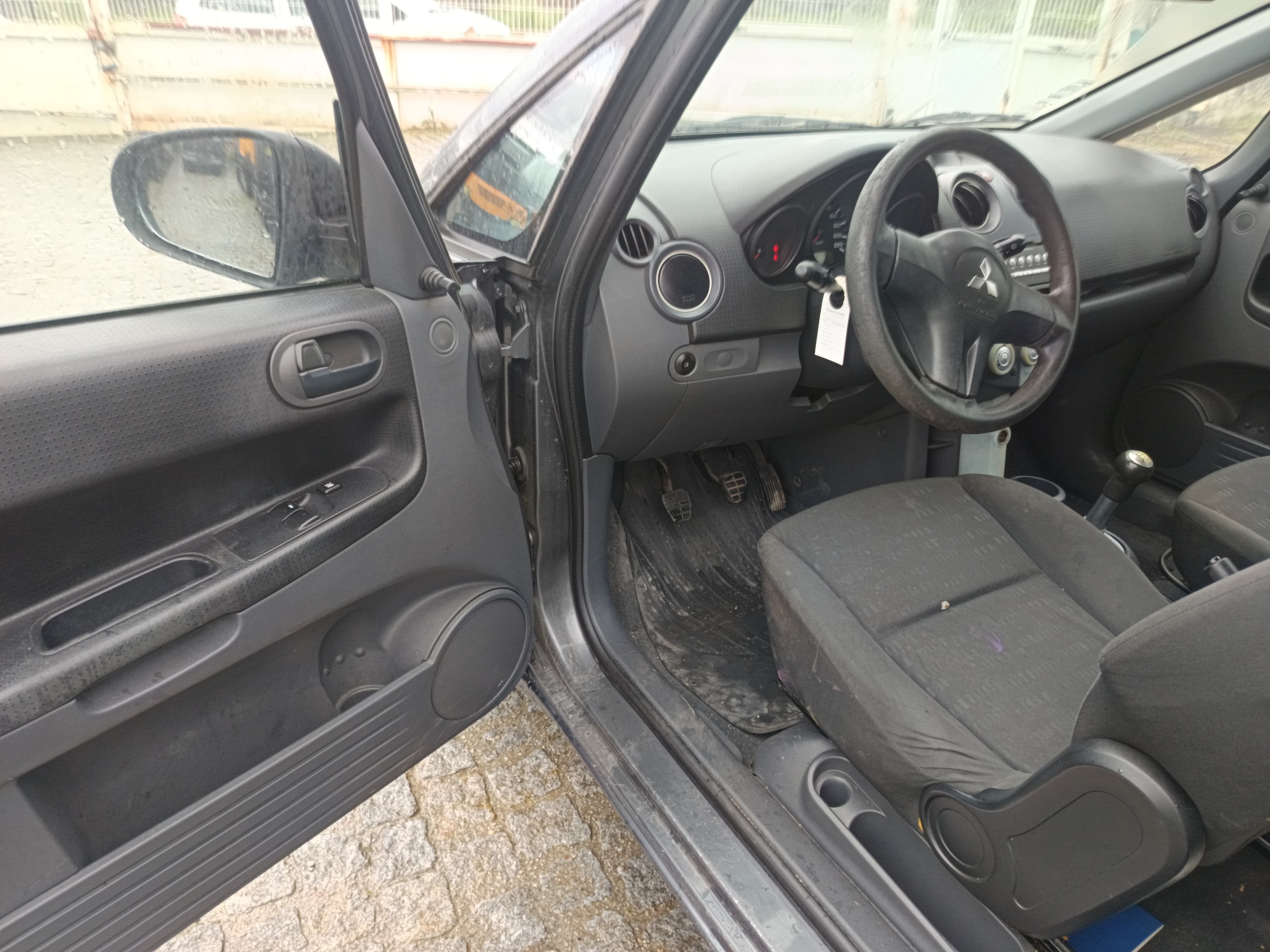Mitsubishi Colt CZ3 · Ano 2006 — imagem 26