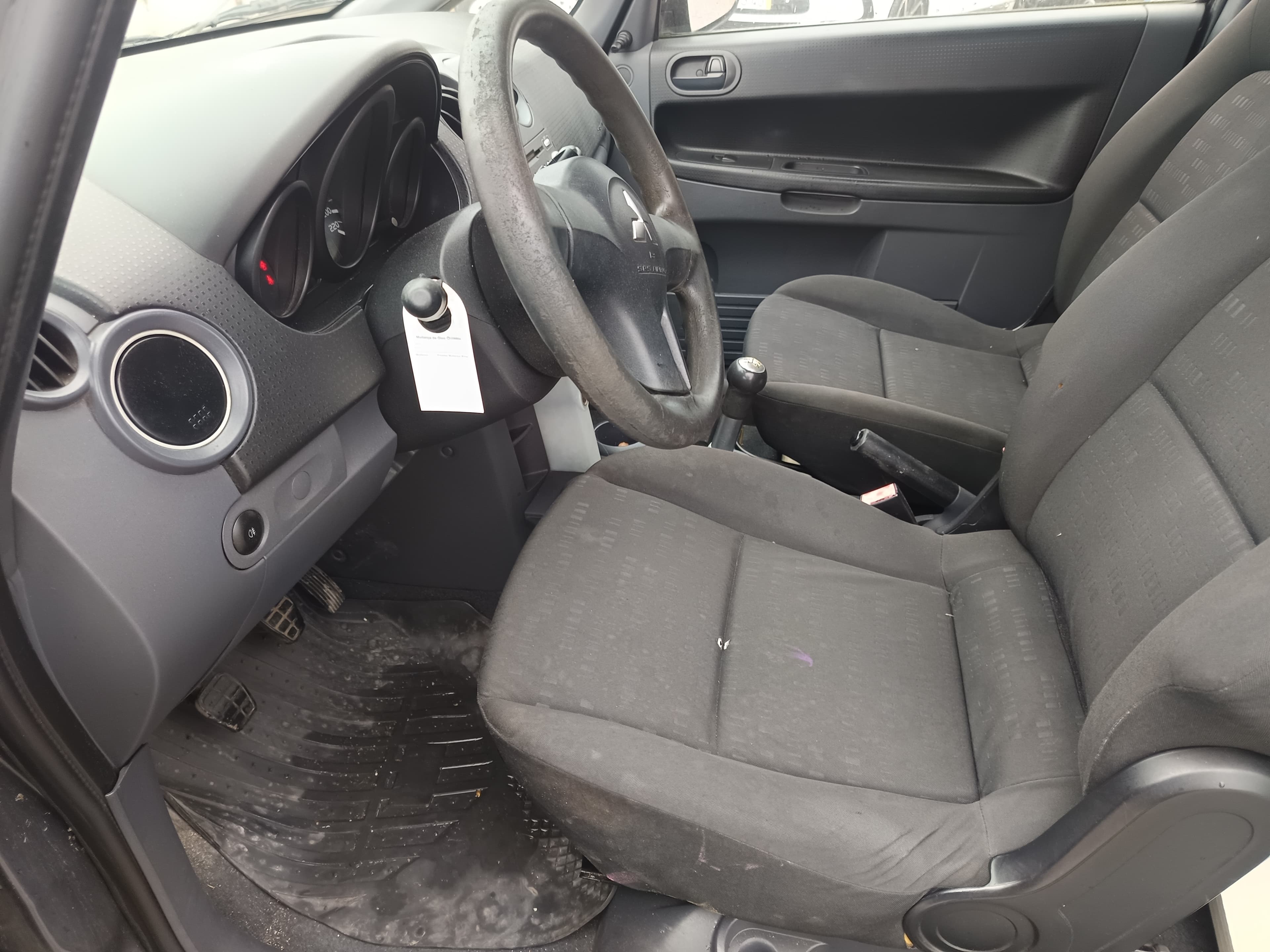 Mitsubishi Colt CZ3 · Ano 2006 — imagem 28