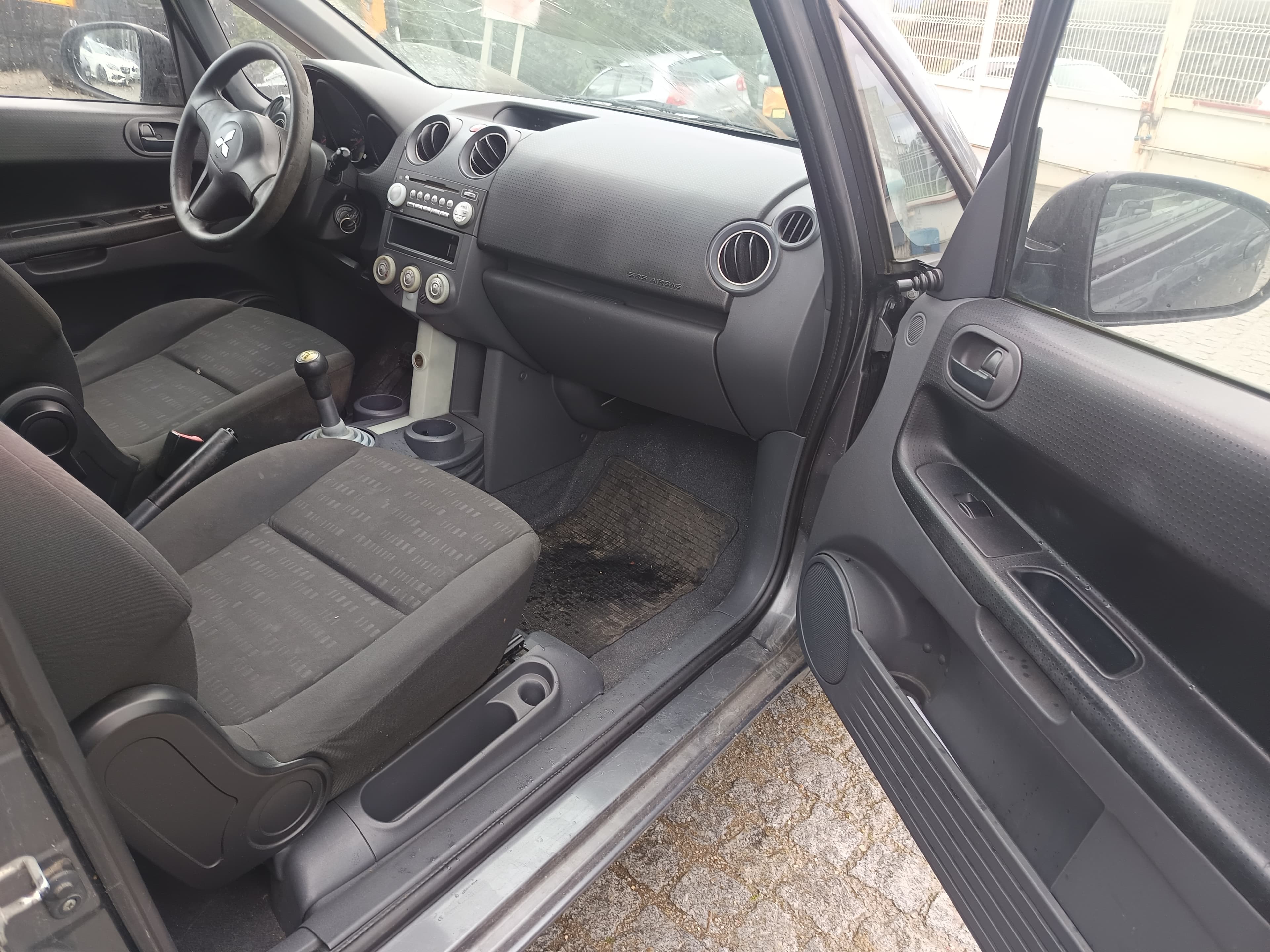 Mitsubishi Colt CZ3 · Ano 2006 — imagem 22