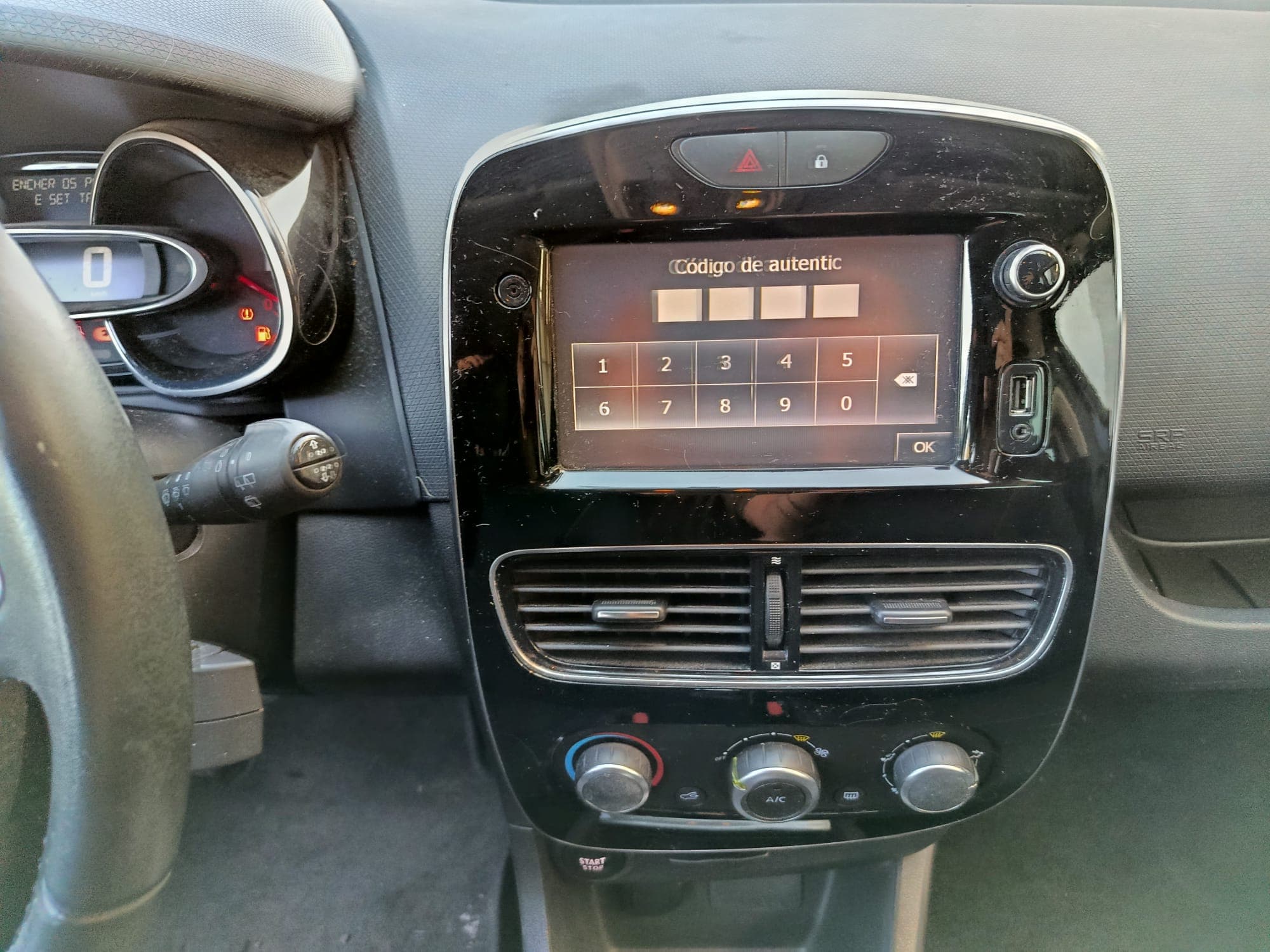Renault Clio · Ano 2017 — imagem 18