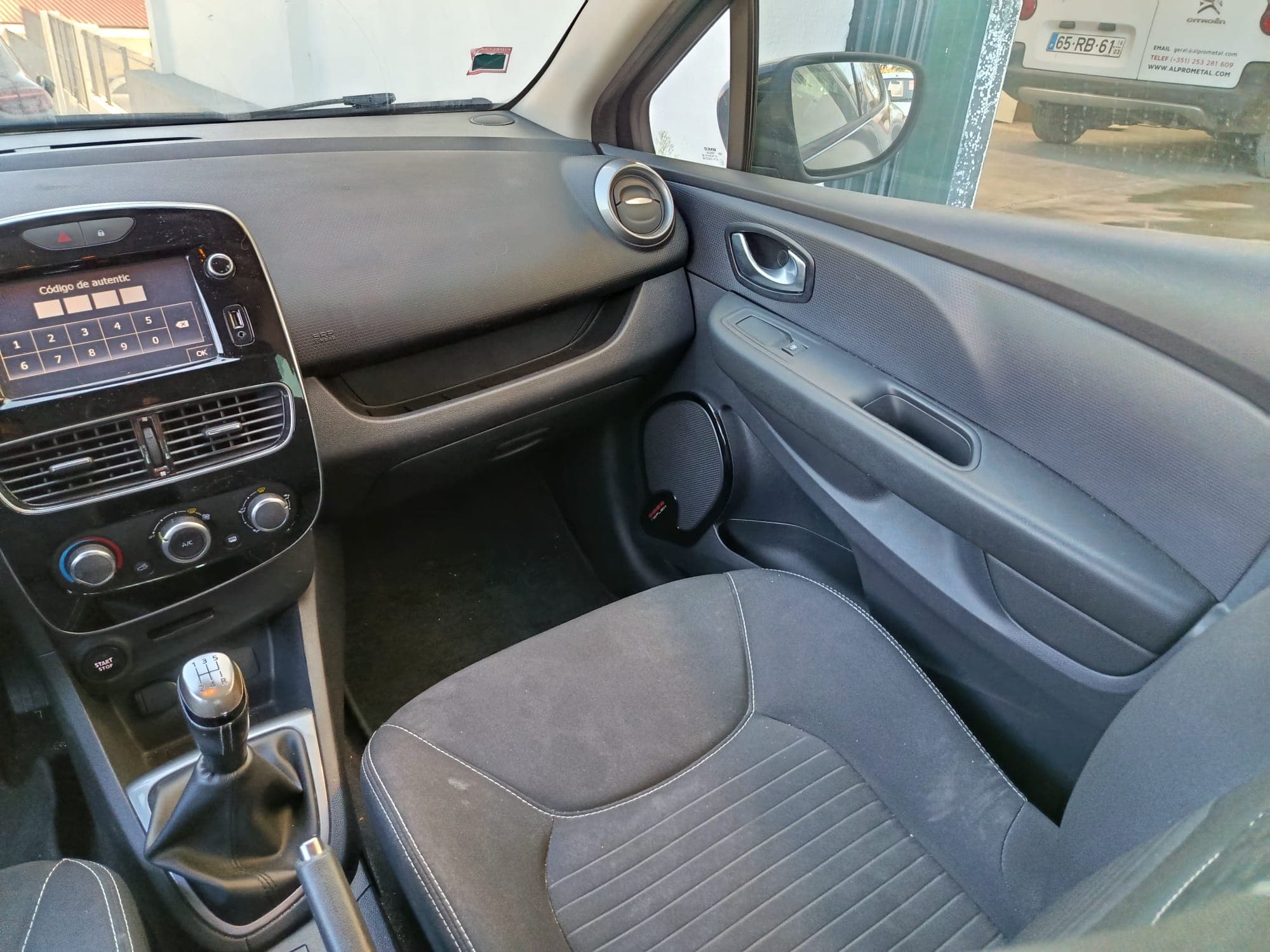 Renault Clio · Ano 2017 — imagem 15