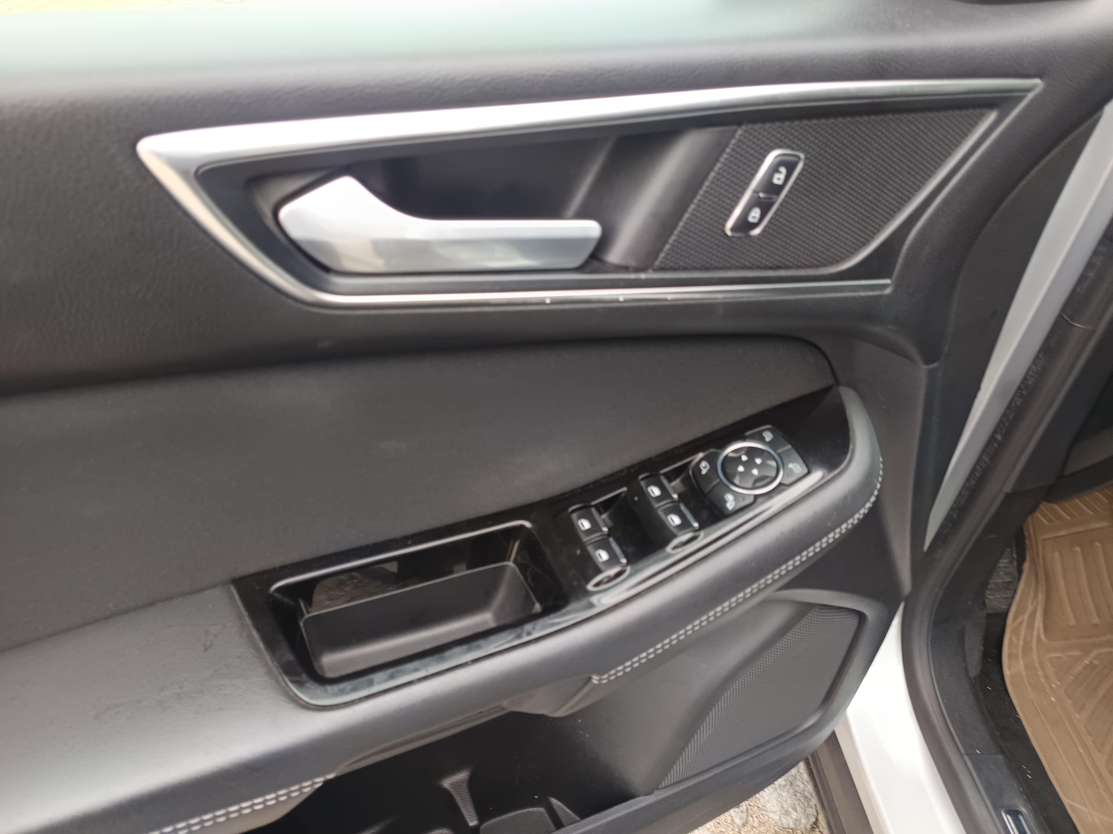 Ford S-Max · Ano 2016 — imagem 36