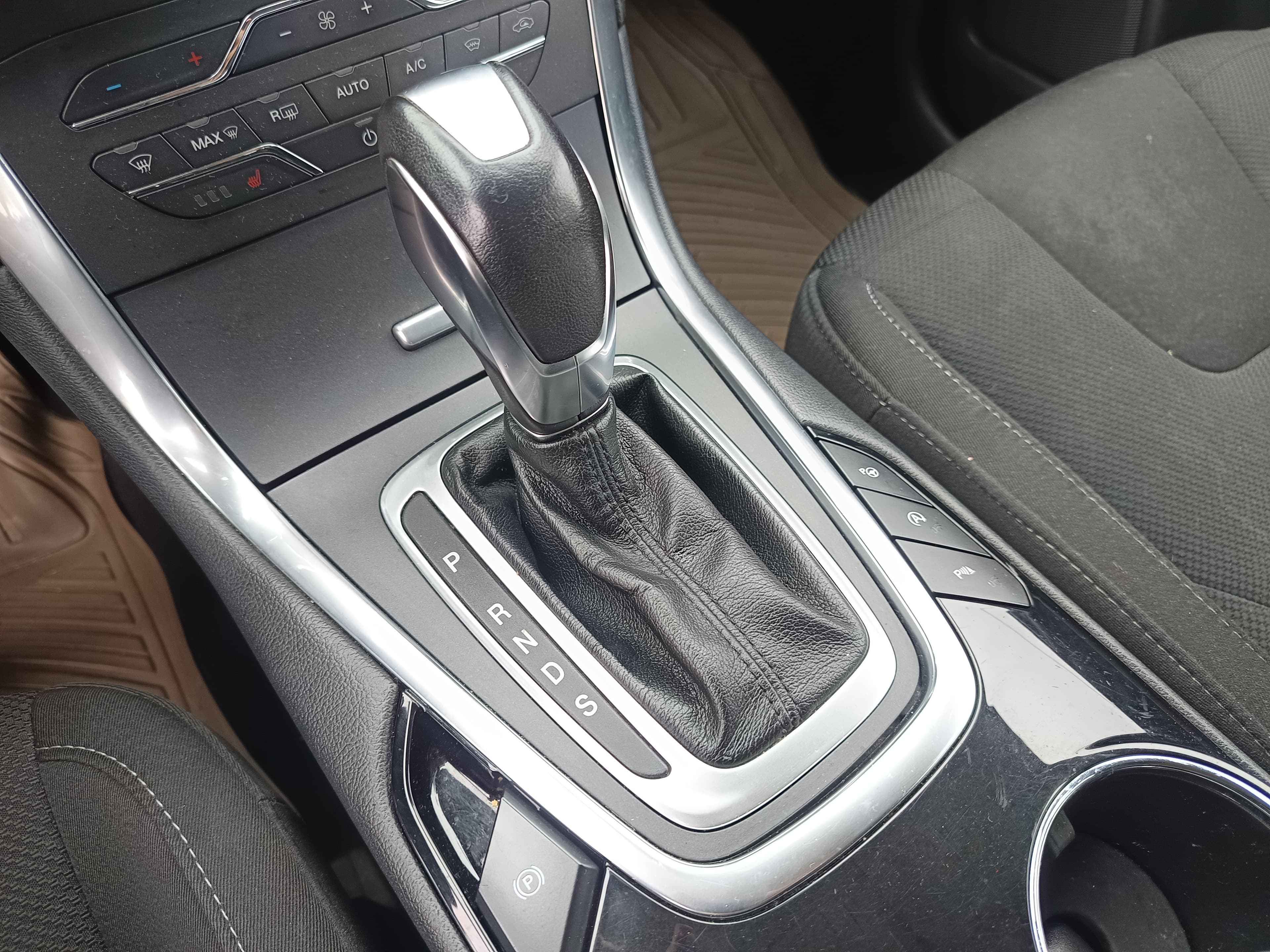 Ford S-Max · Ano 2016 — imagem 42