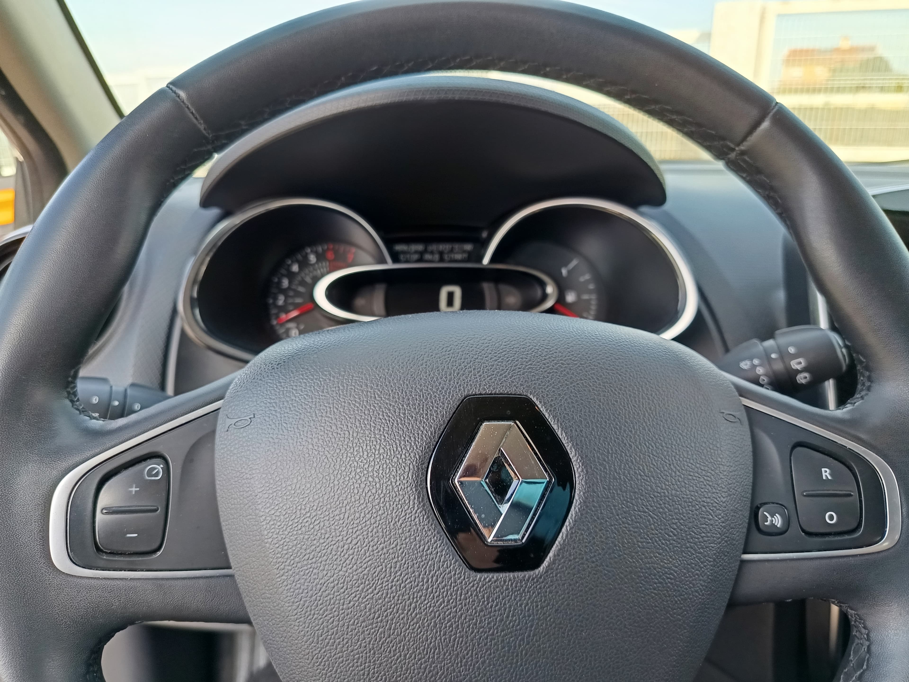 Renault Clio · Ano 2020 — image 34