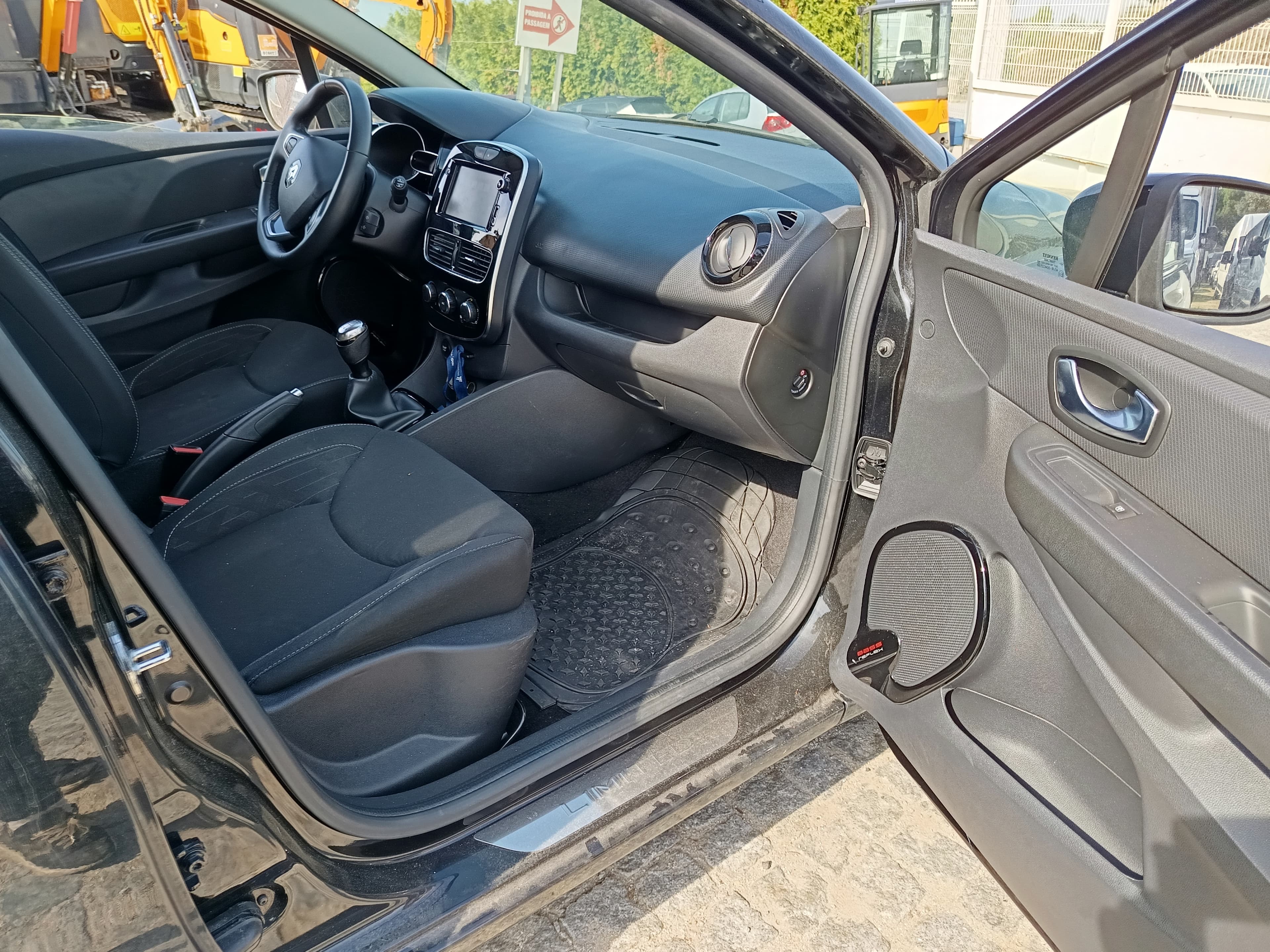 Renault Clio · Ano 2020 — image 20