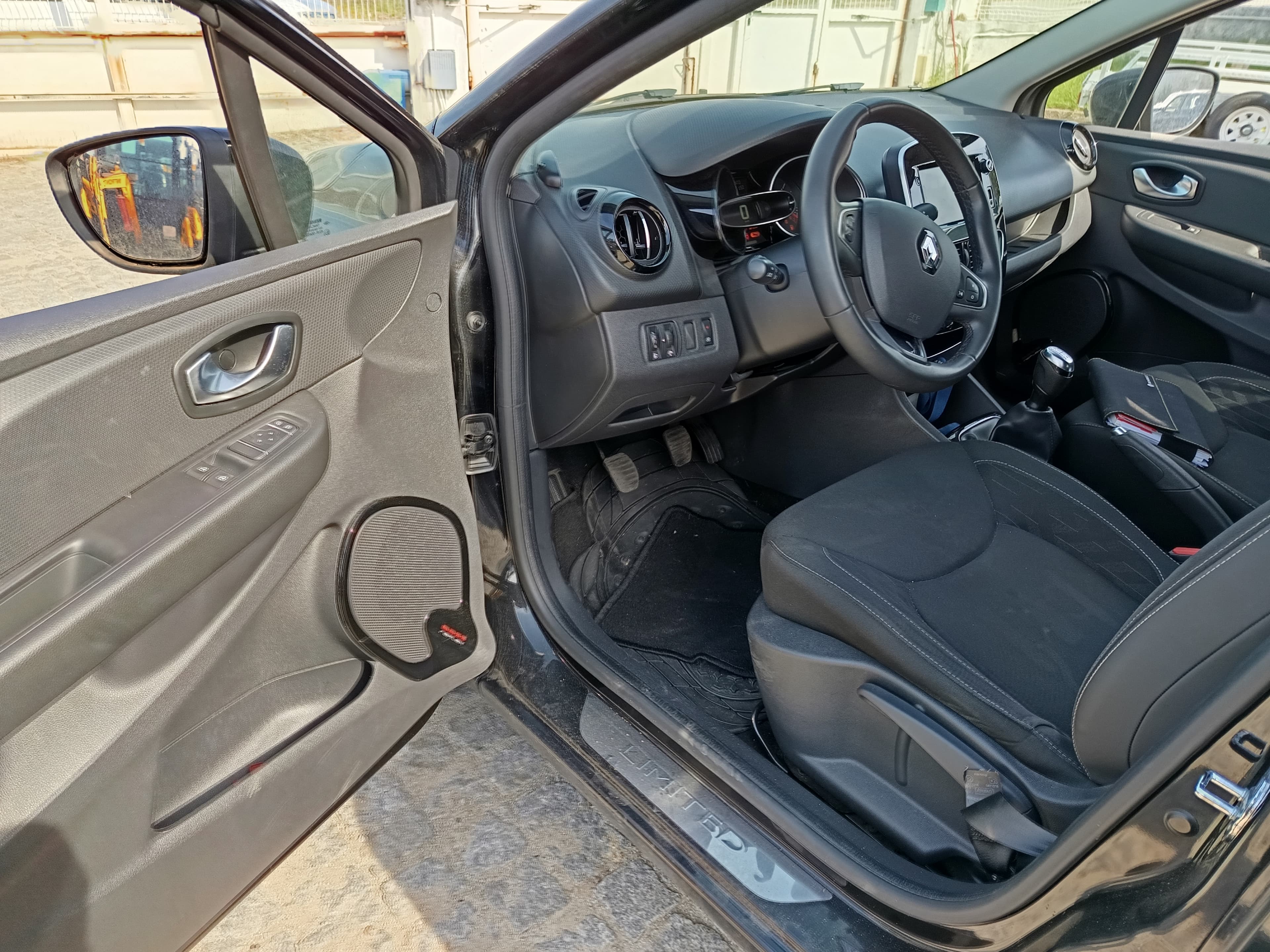 Renault Clio · Ano 2020 — image 26