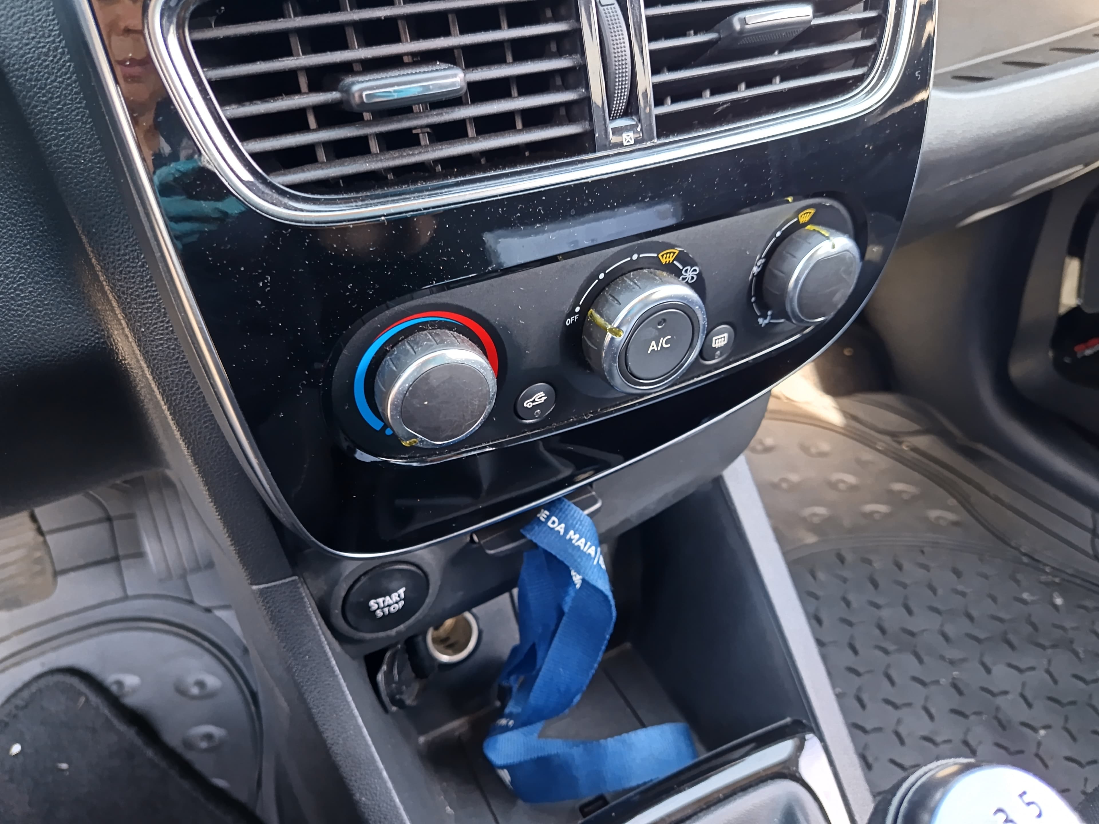 Renault Clio · Ano 2020 — image 32